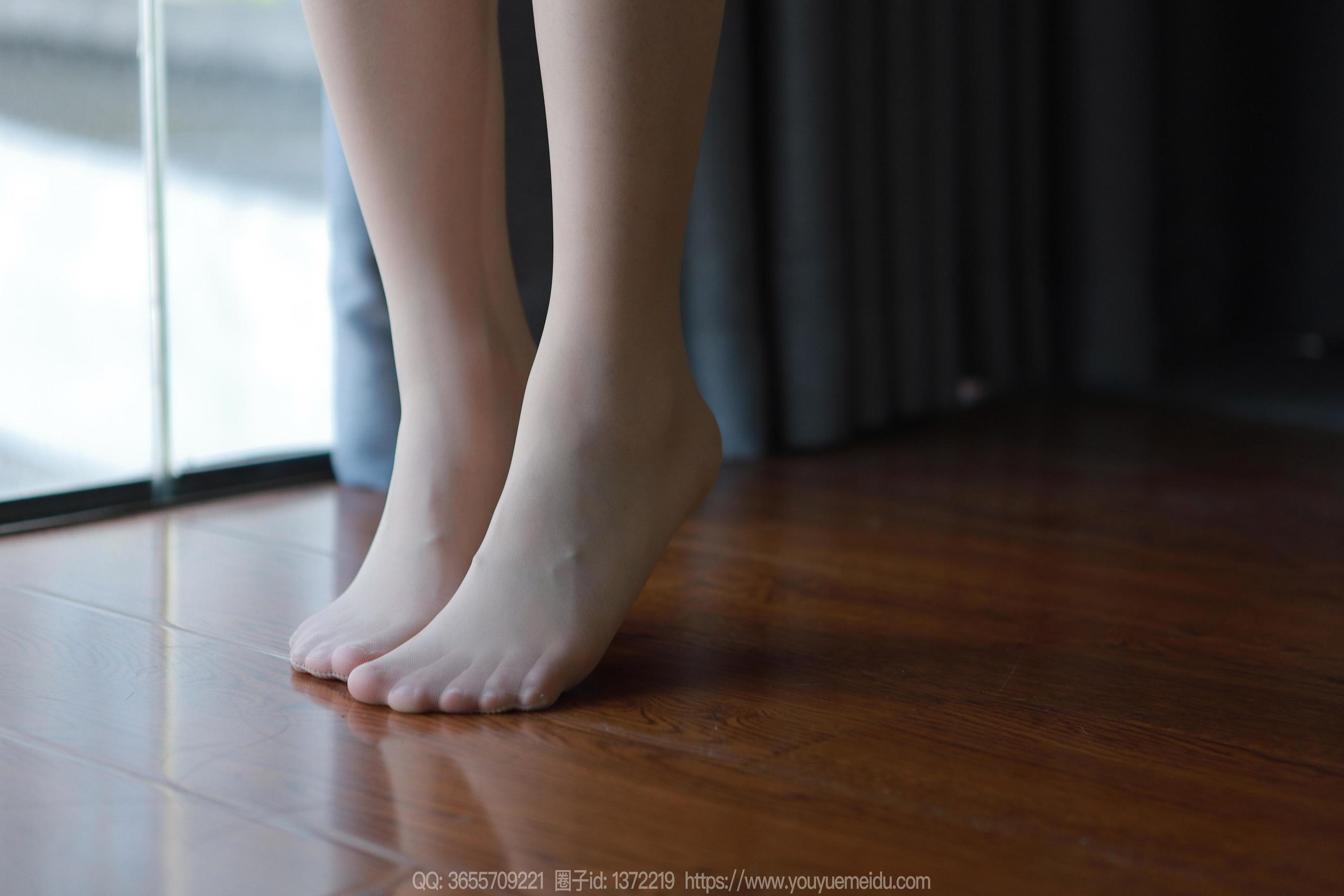 IESS异思趣向 - 模特： 小婕 《黑色大衣》