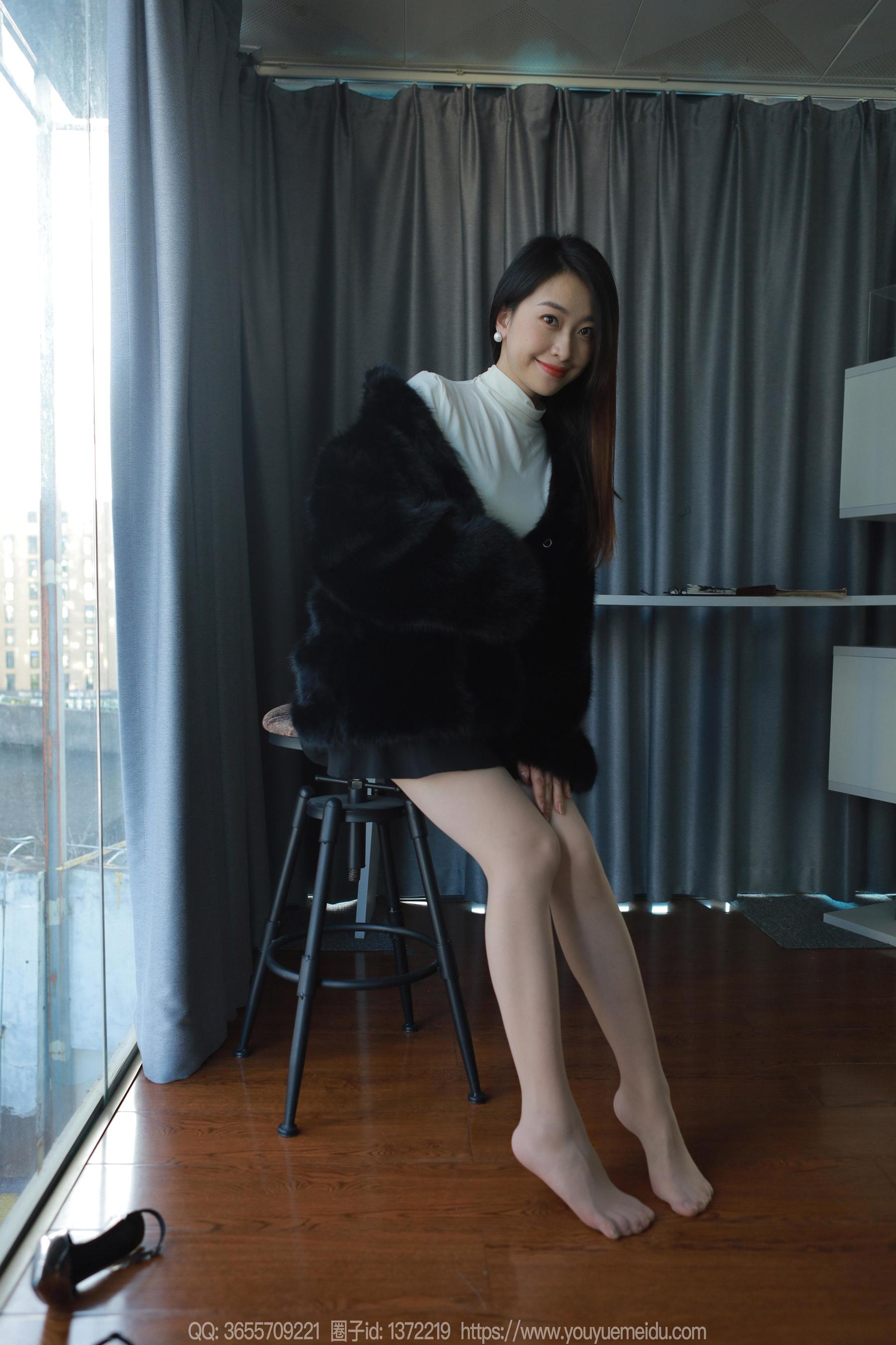 IESS异思趣向 - 模特： 小婕 《黑色大衣》