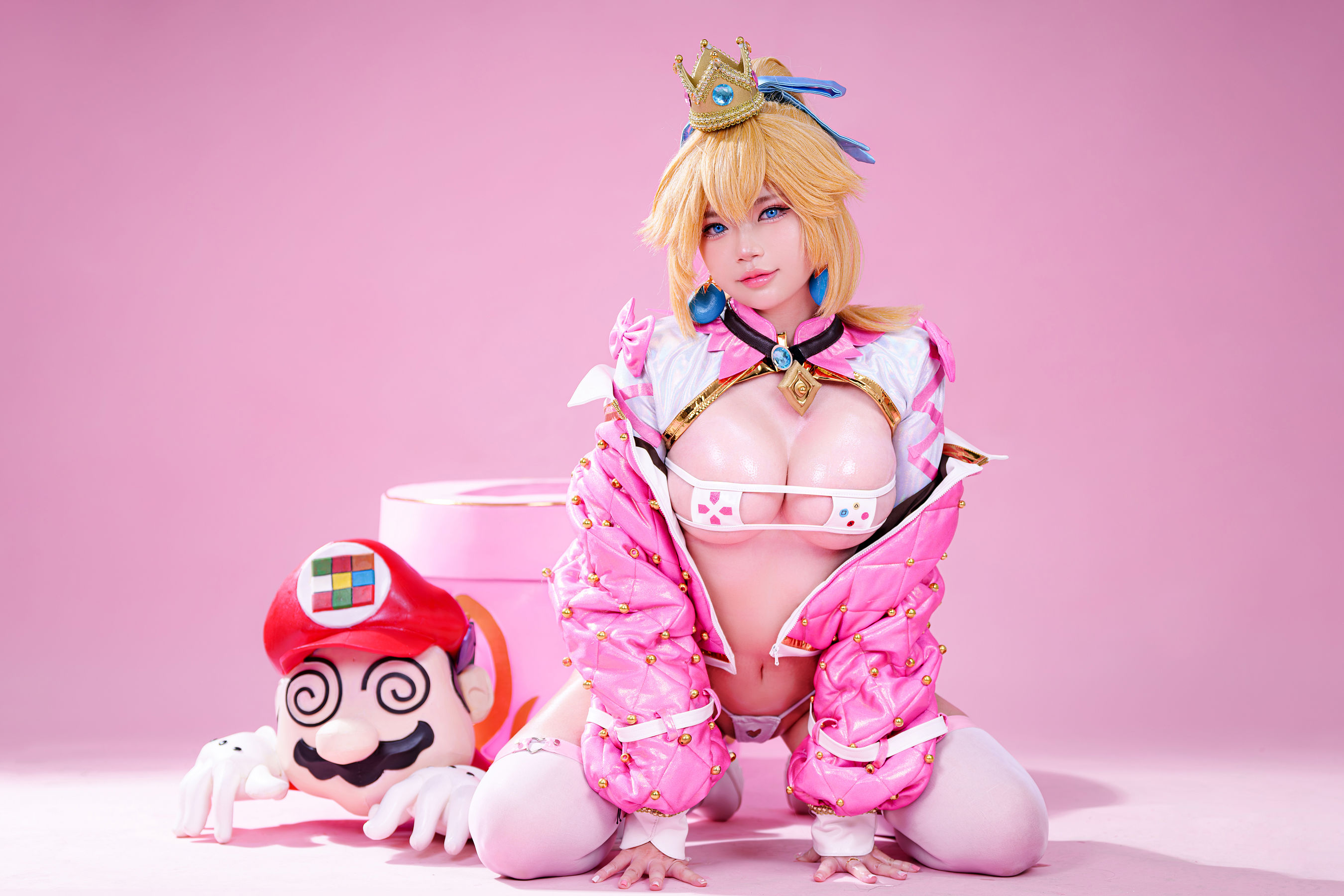 ZinieQ - Princess Peach figure