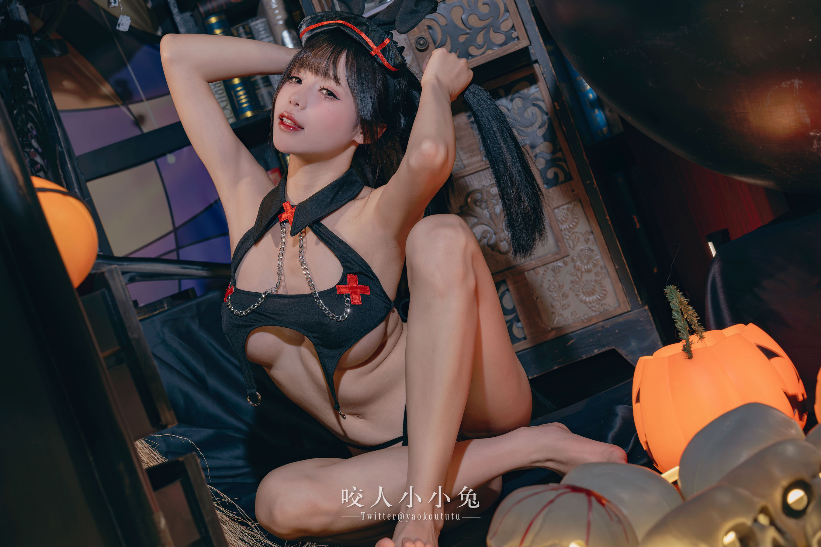 咬一口兔娘 - 万圣节看护士