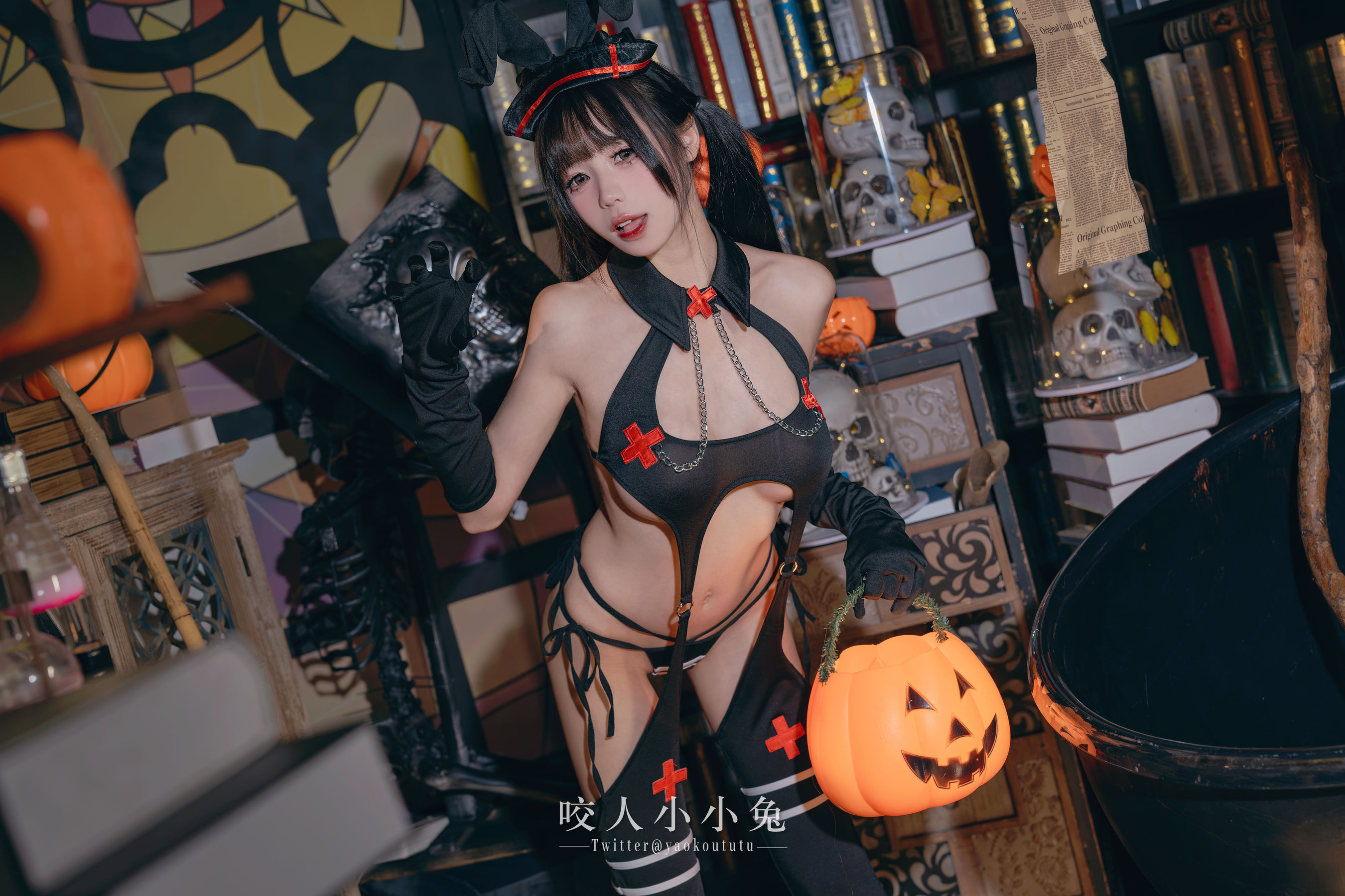 咬一口兔娘 - 万圣节看护士
