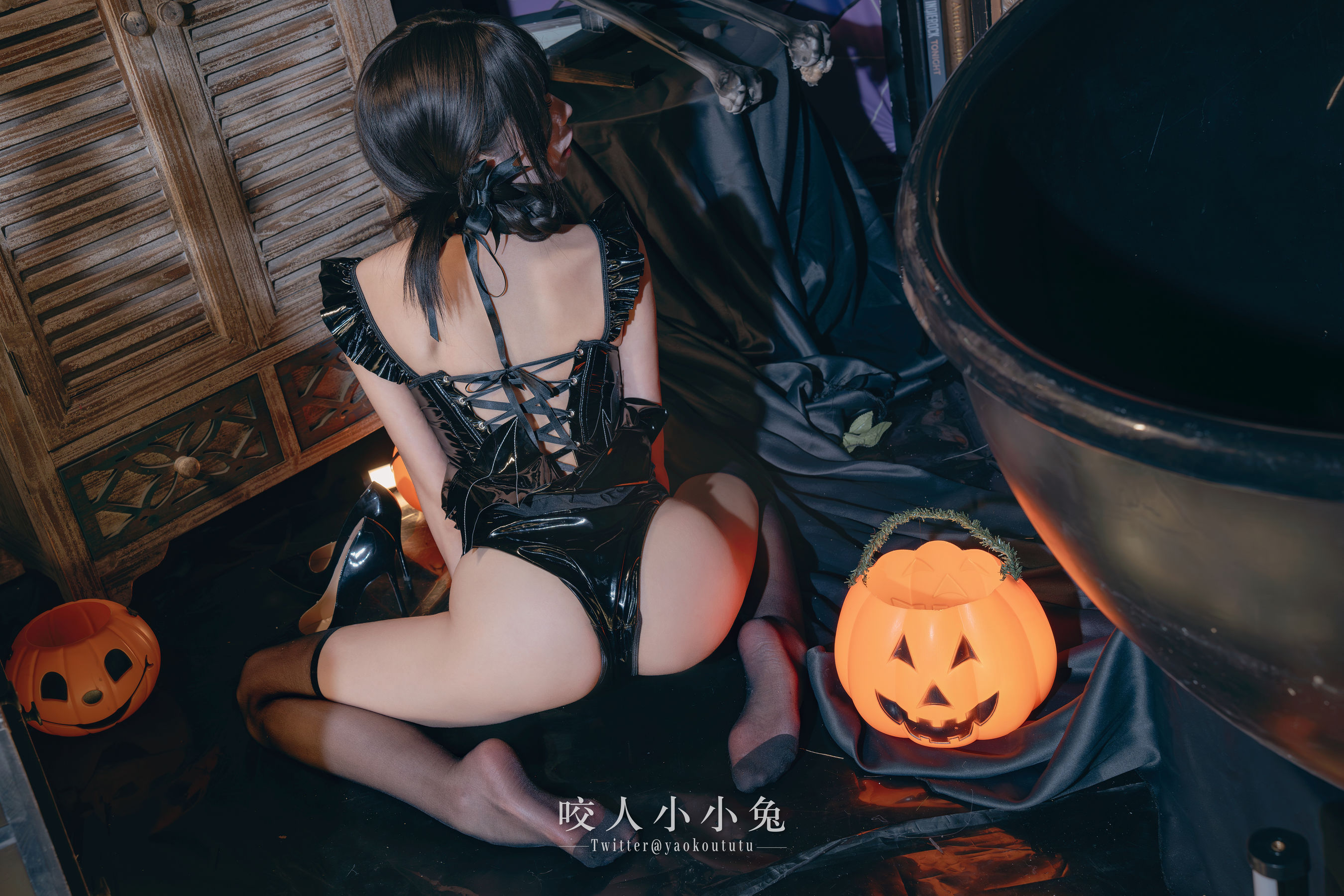 咬一口兔娘 - 兔兔班车 万圣小恶魔