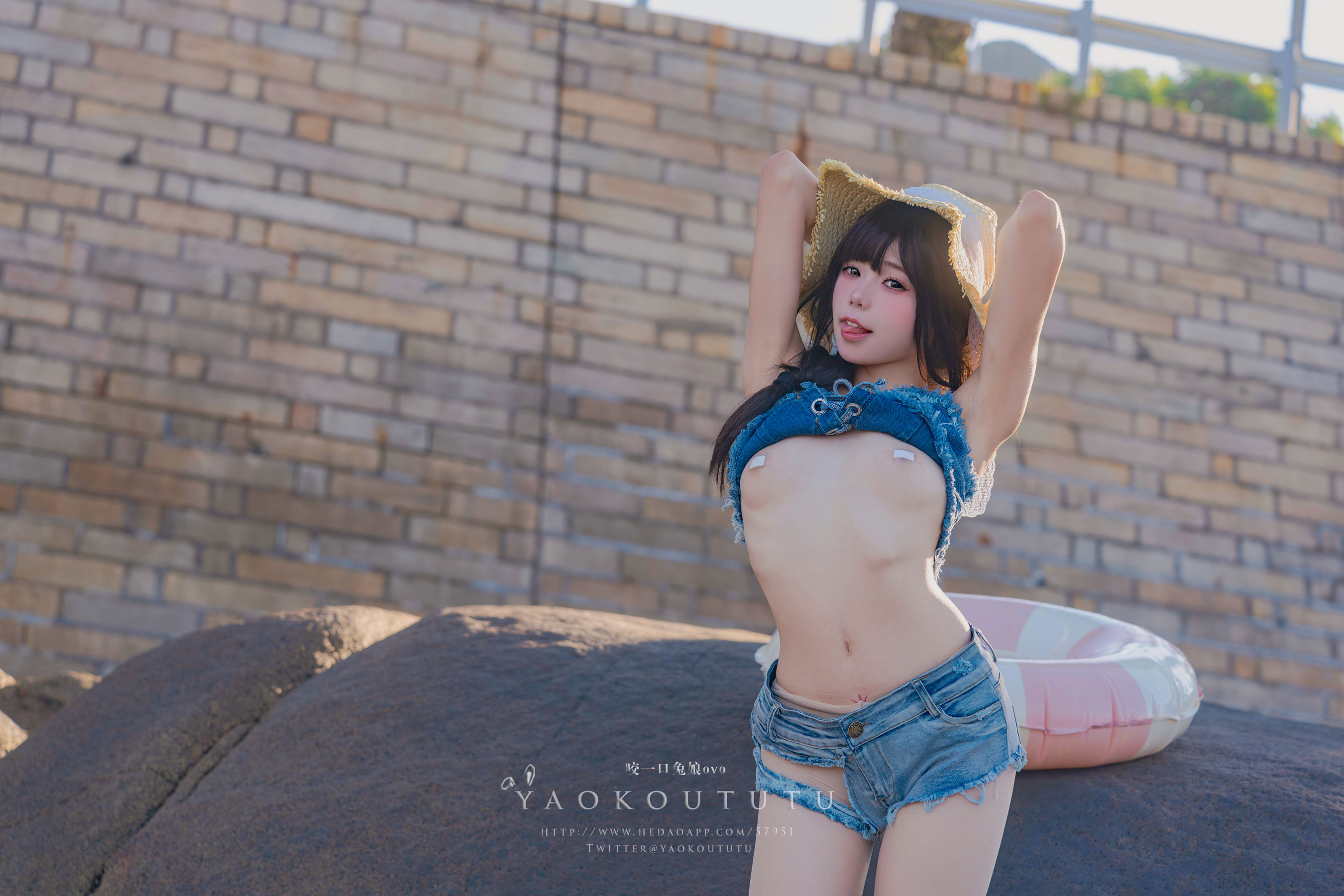 咬一口兔娘 - 海の夏日