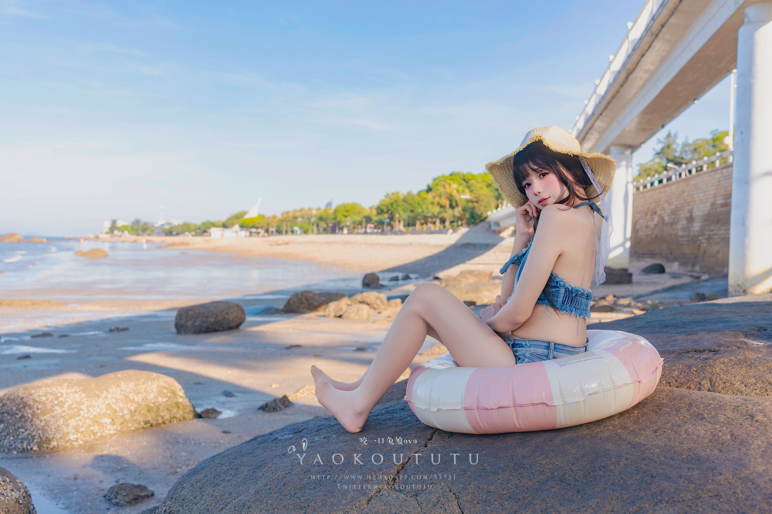 咬一口兔娘 - 海の夏日