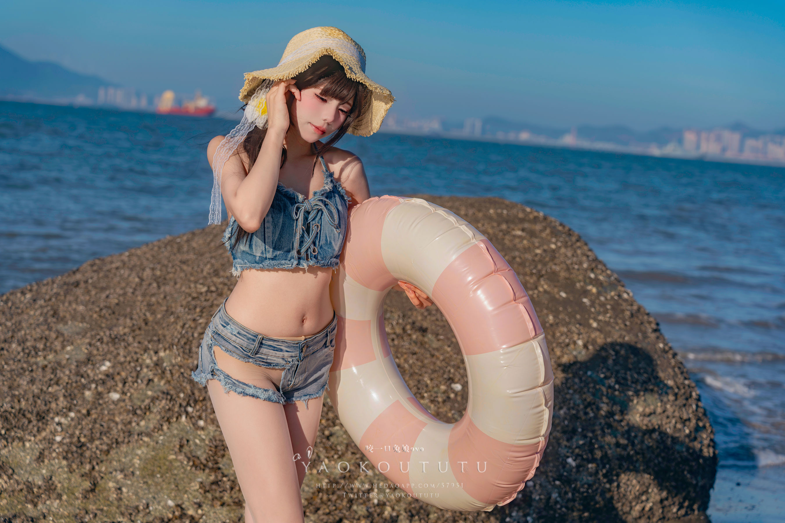 咬一口兔娘 - 海の夏日