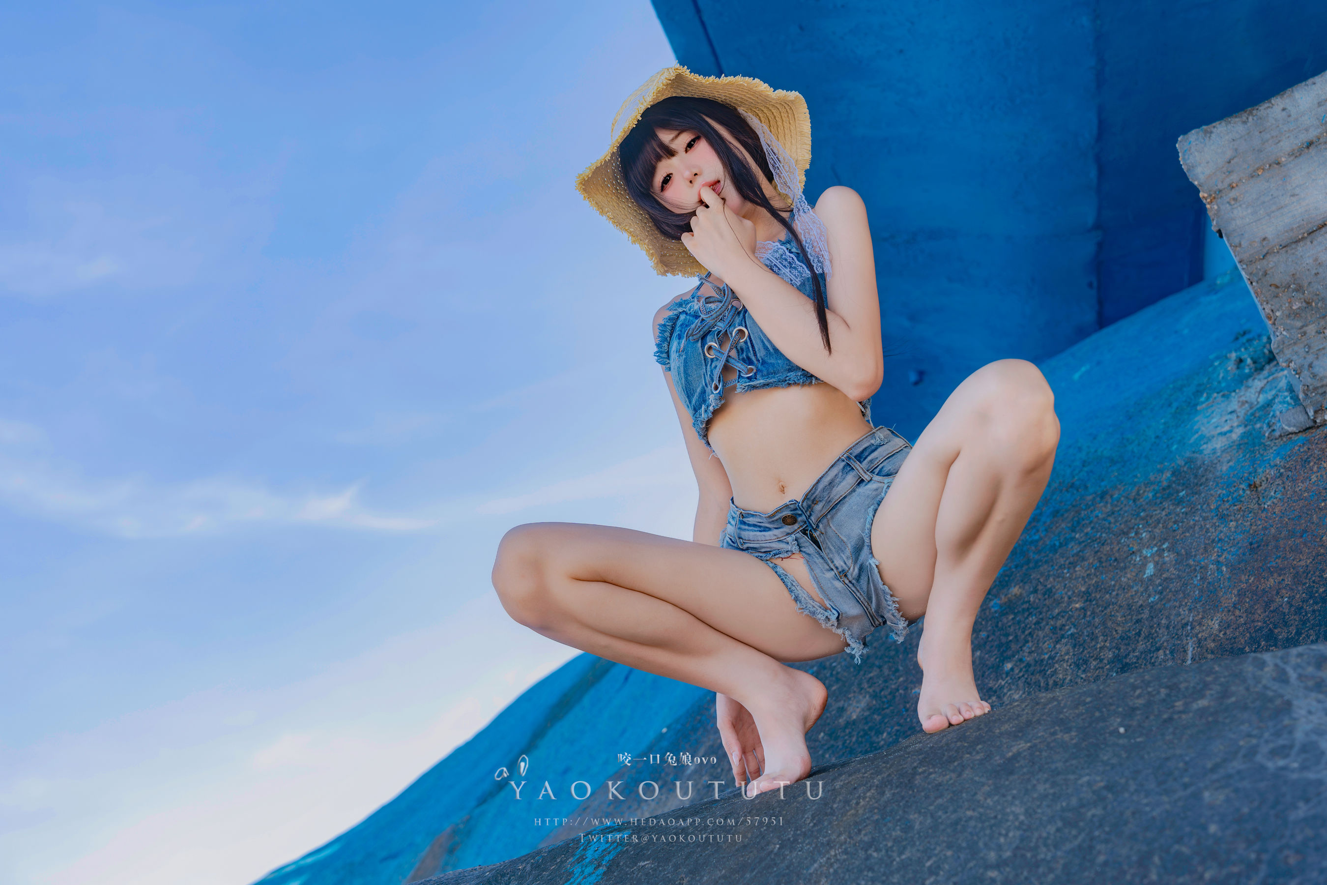 咬一口兔娘 - 海の夏日