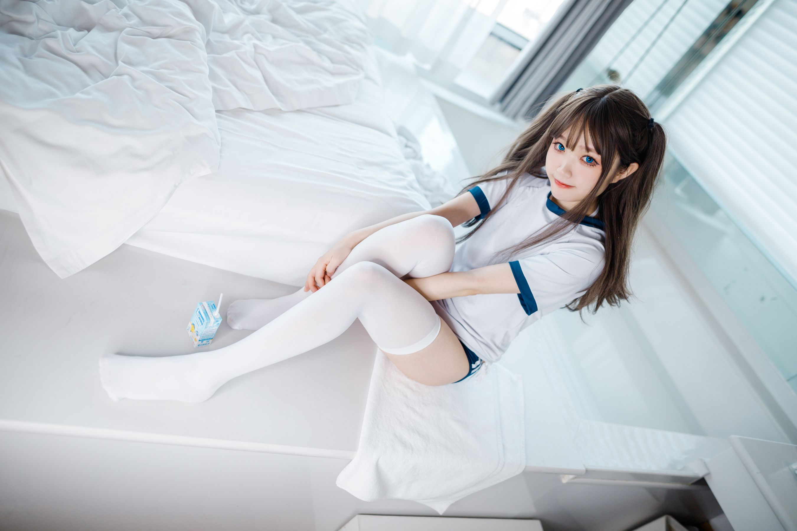 神沢永莉 - 半双马尾体操服大腿袜