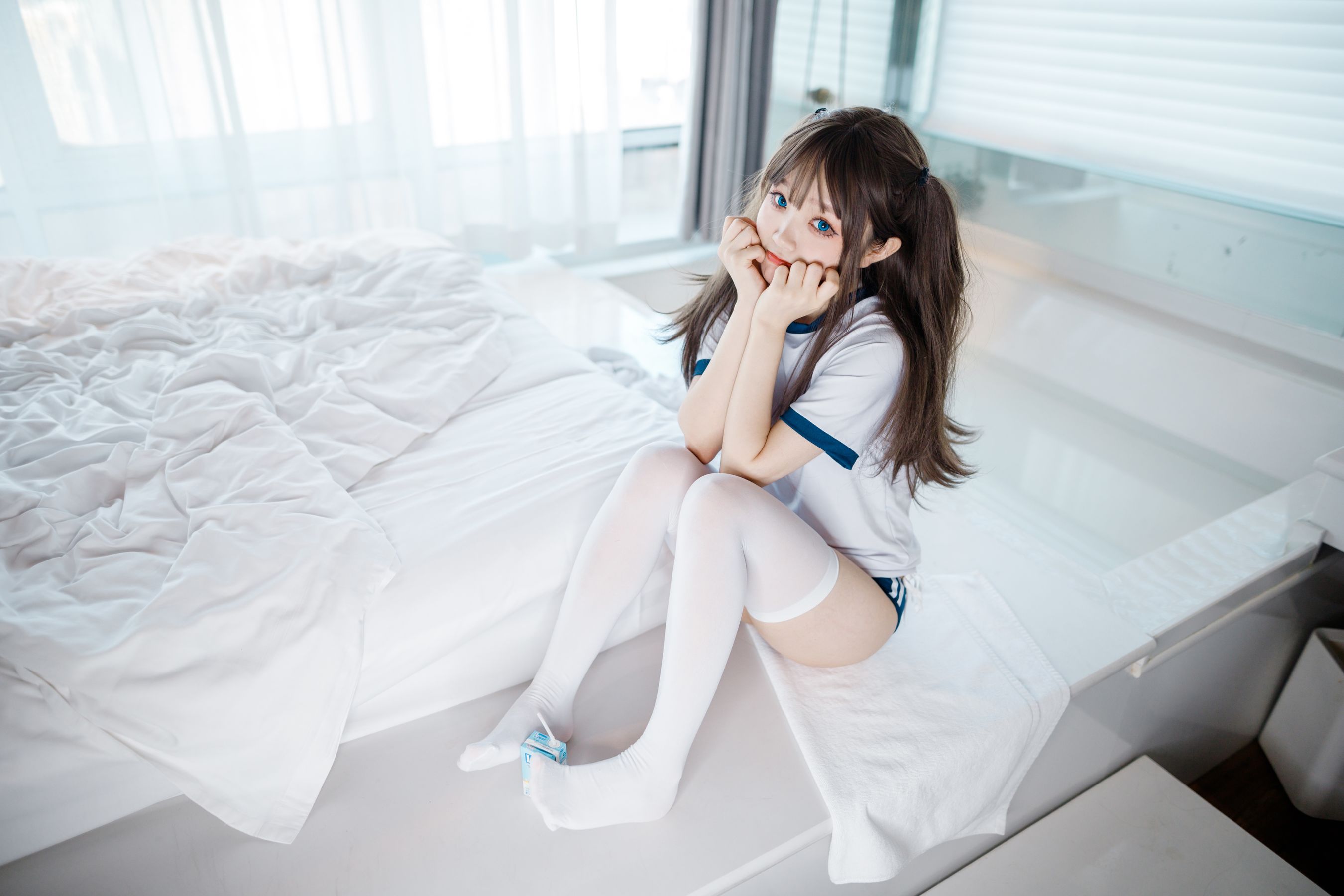 神沢永莉 - 半双马尾体操服大腿袜
