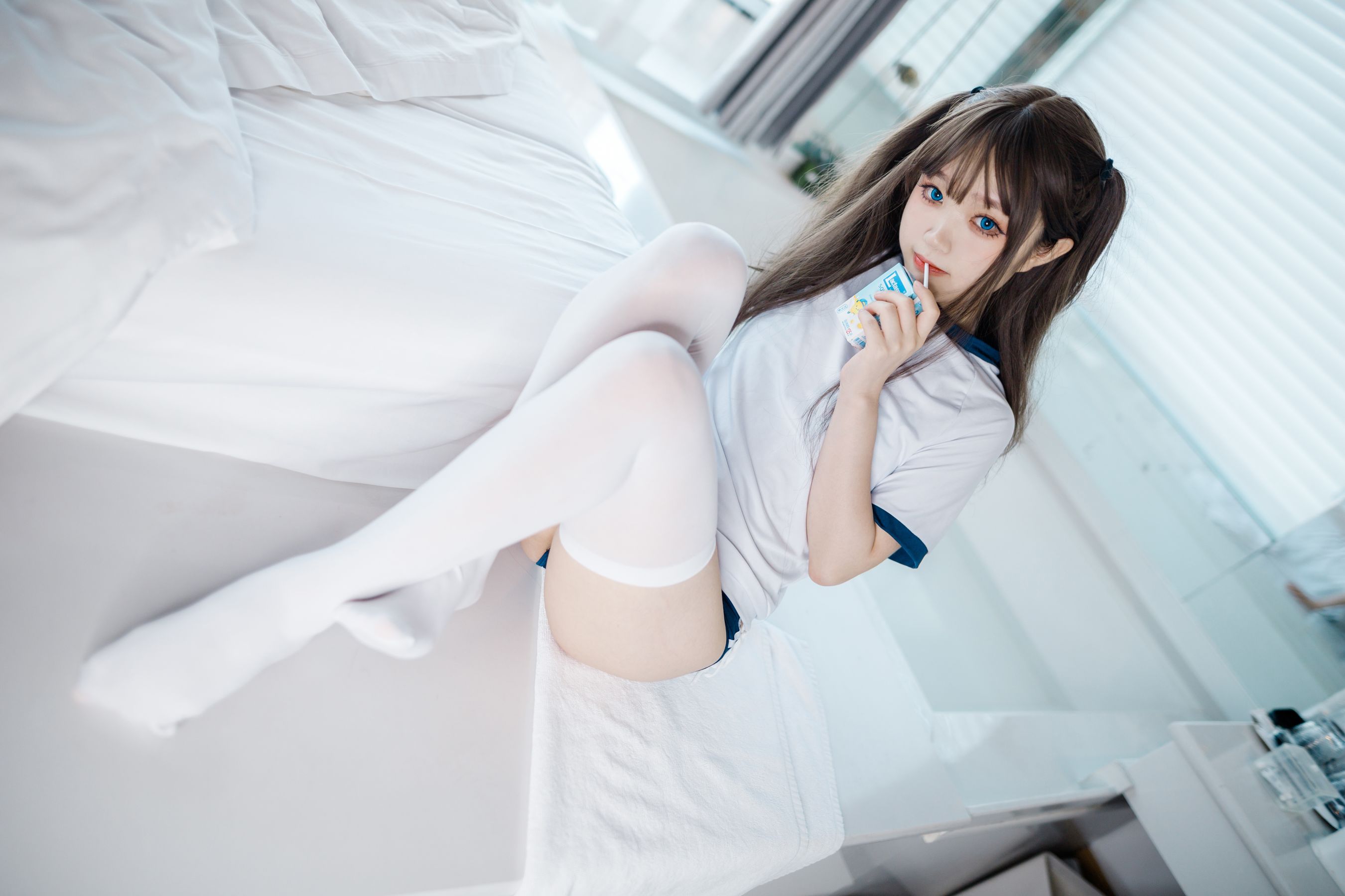 神沢永莉 - 半双马尾体操服大腿袜