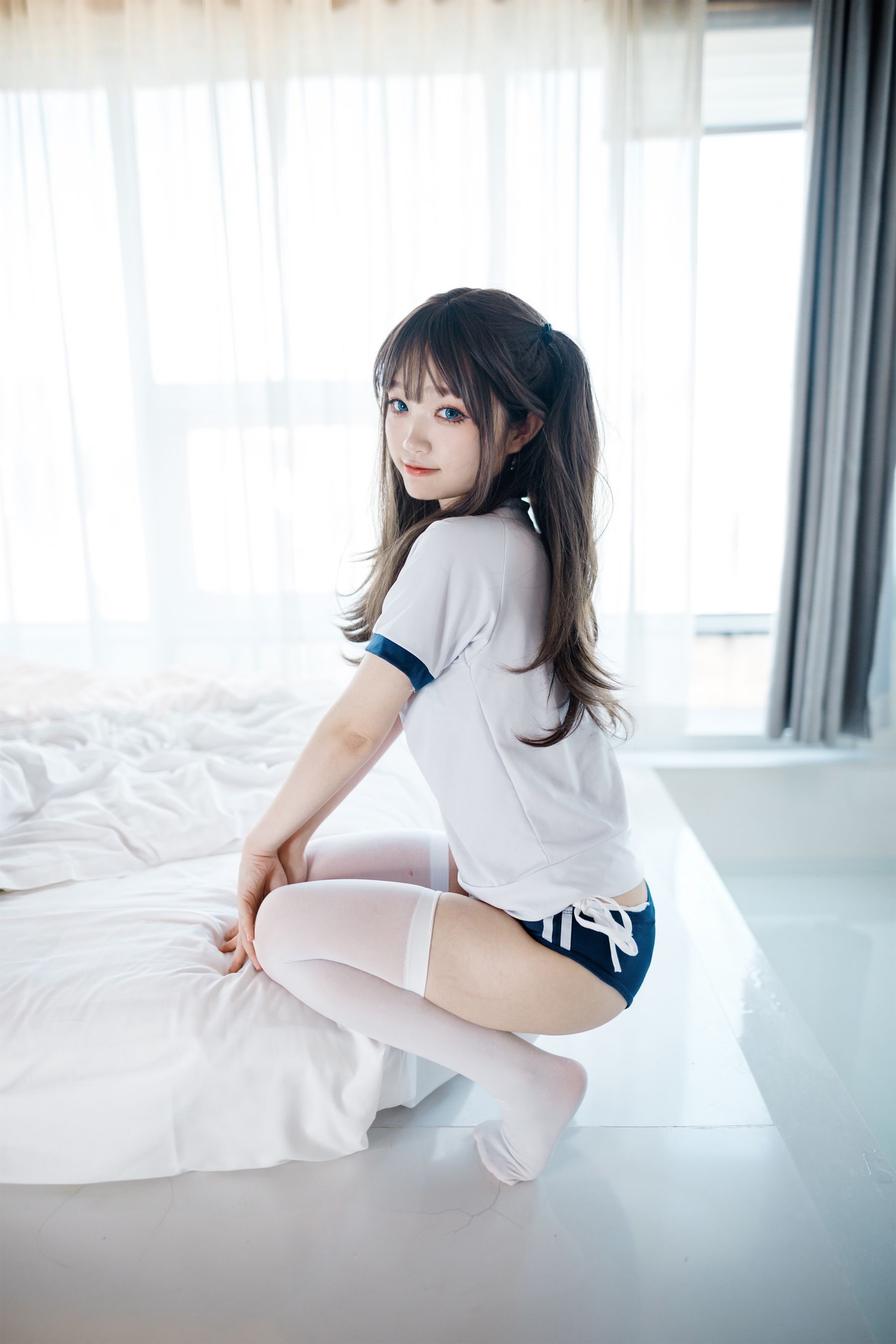 神沢永莉 - 半双马尾体操服大腿袜