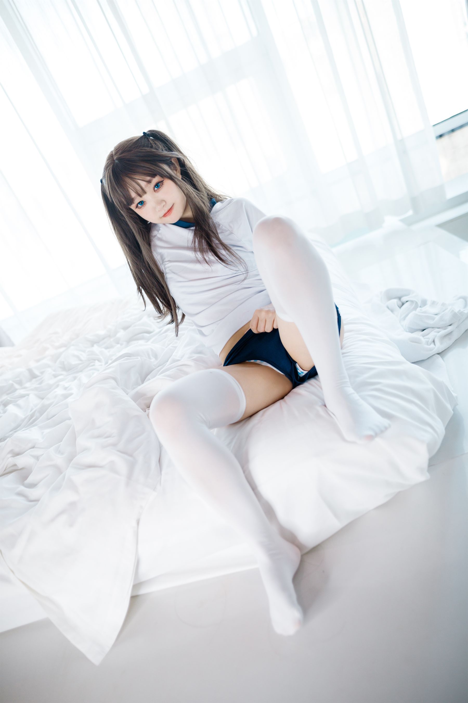 神沢永莉 - 半双马尾体操服大腿袜