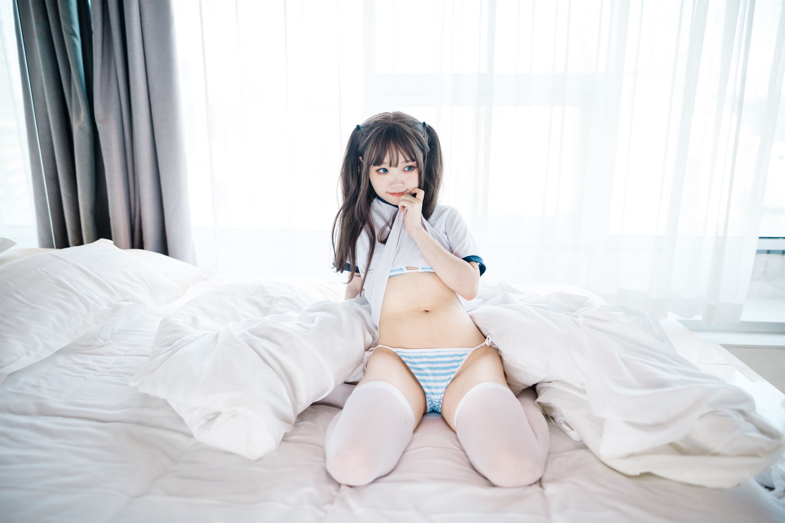 神沢永莉 - 半双马尾体操服大腿袜
