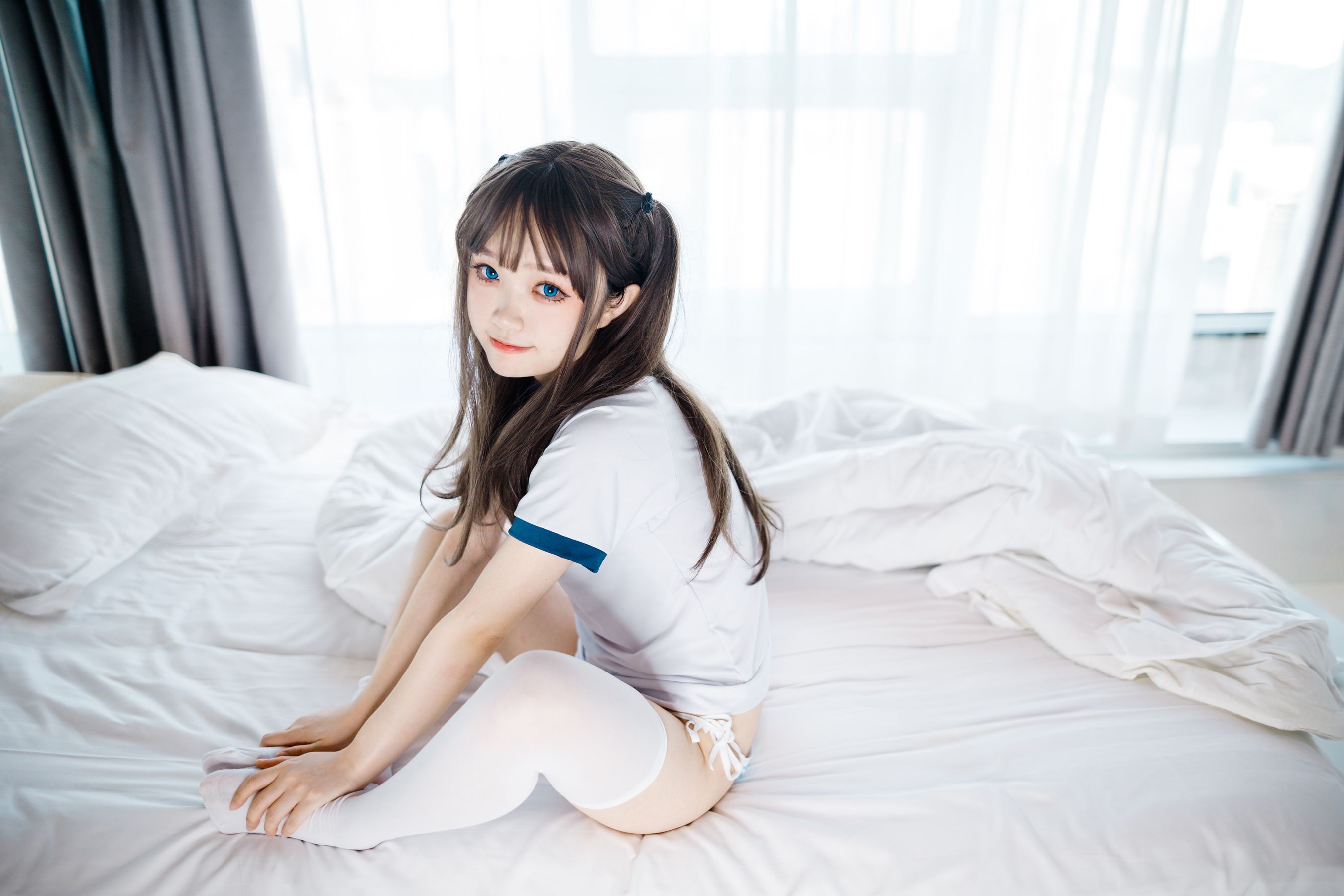神沢永莉 - 半双马尾体操服大腿袜