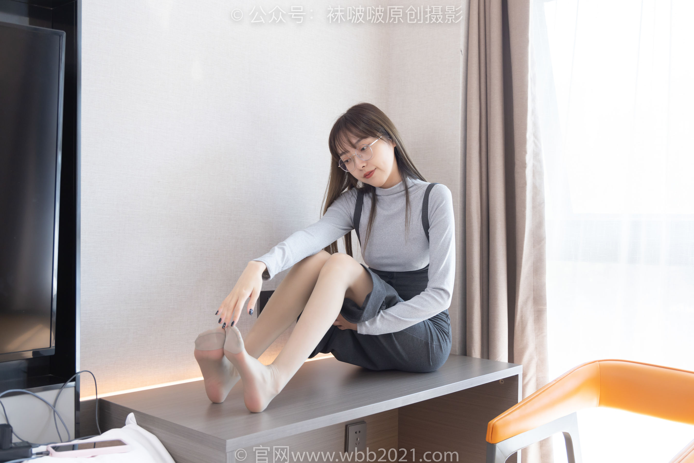 BoBoSocks袜啵啵 No.309 稚予 -两双高跟鞋、灰丝、白丝、裸足、踩奶油蛋糕剧情