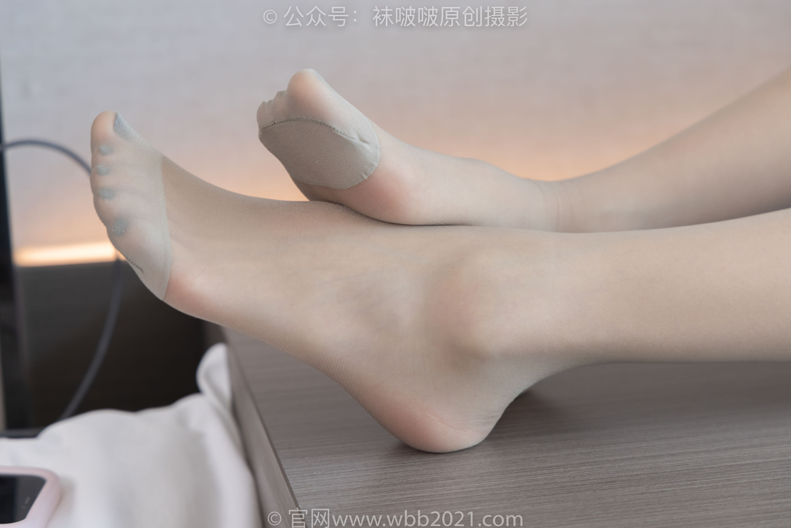 BoBoSocks袜啵啵 No.309 稚予 -两双高跟鞋、灰丝、白丝、裸足、踩奶油蛋糕剧情