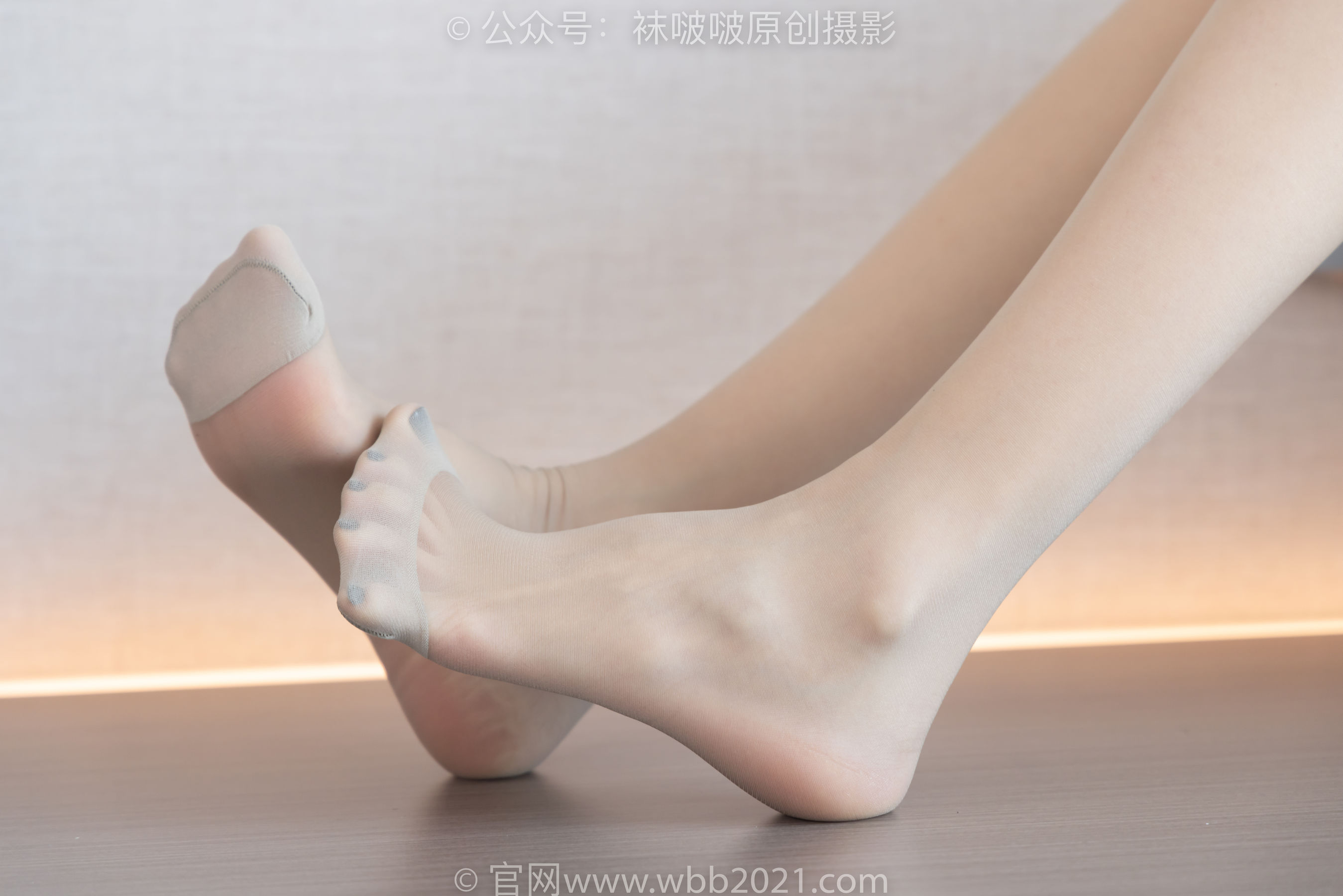 BoBoSocks袜啵啵 No.309 稚予 -两双高跟鞋、灰丝、白丝、裸足、踩奶油蛋糕剧情