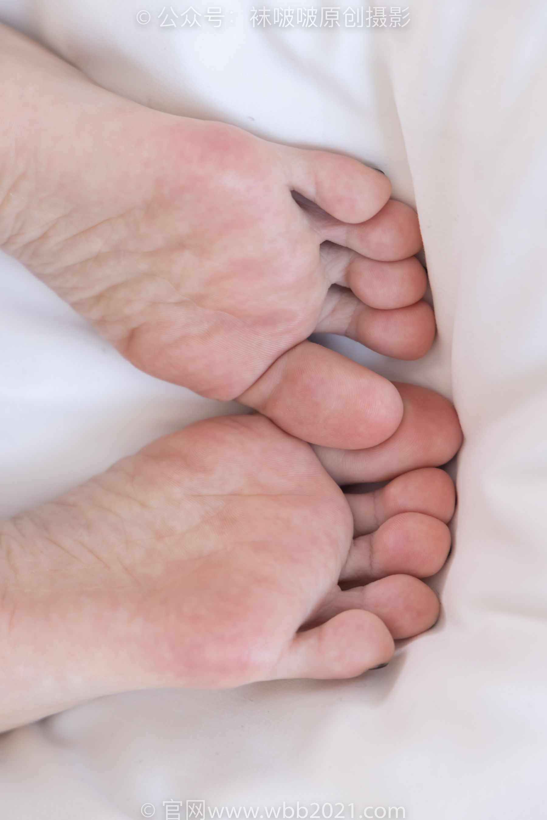 BoBoSocks袜啵啵 No.309 稚予 -两双高跟鞋、灰丝、白丝、裸足、踩奶油蛋糕剧情