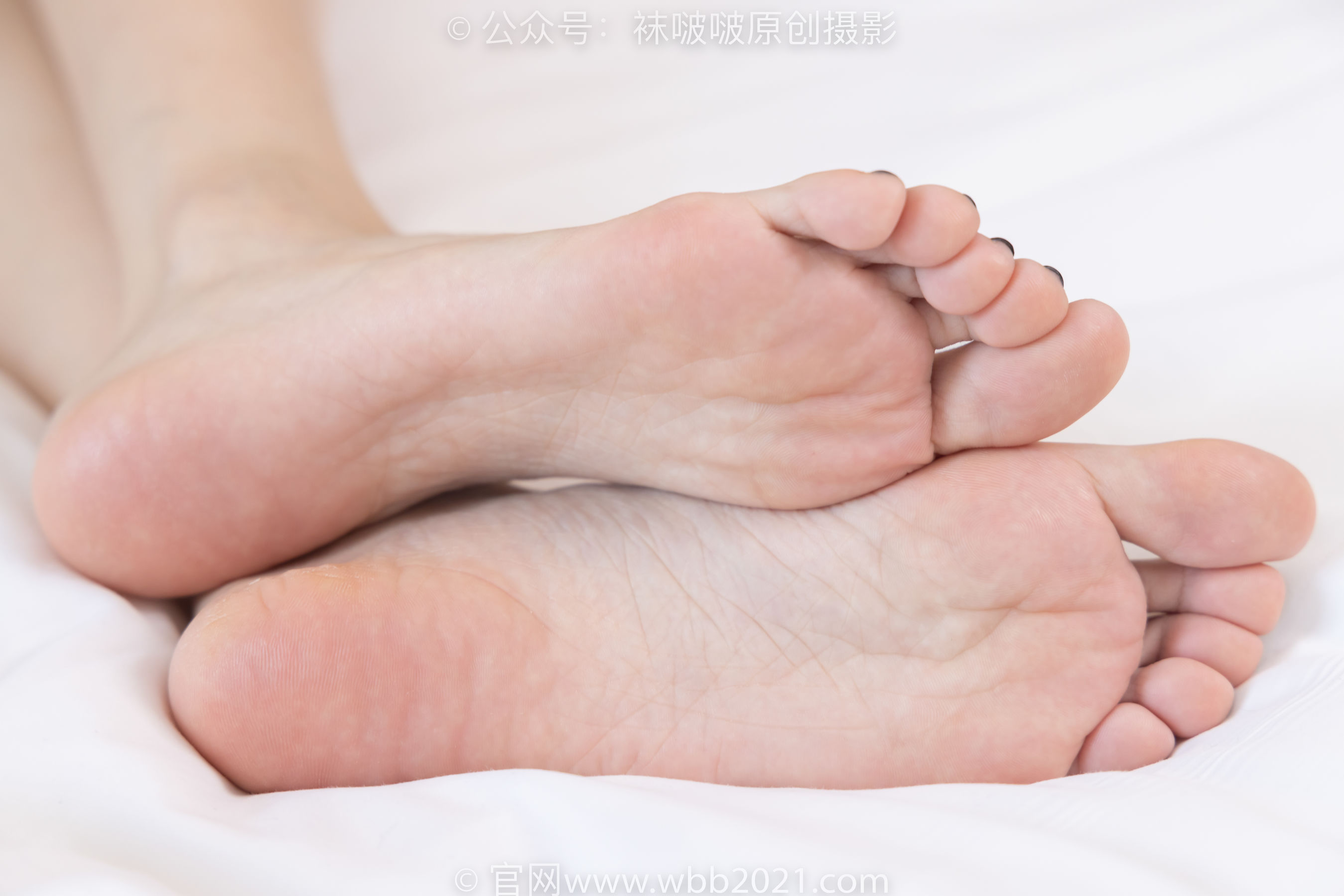 BoBoSocks袜啵啵 No.309 稚予 -两双高跟鞋、灰丝、白丝、裸足、踩奶油蛋糕剧情