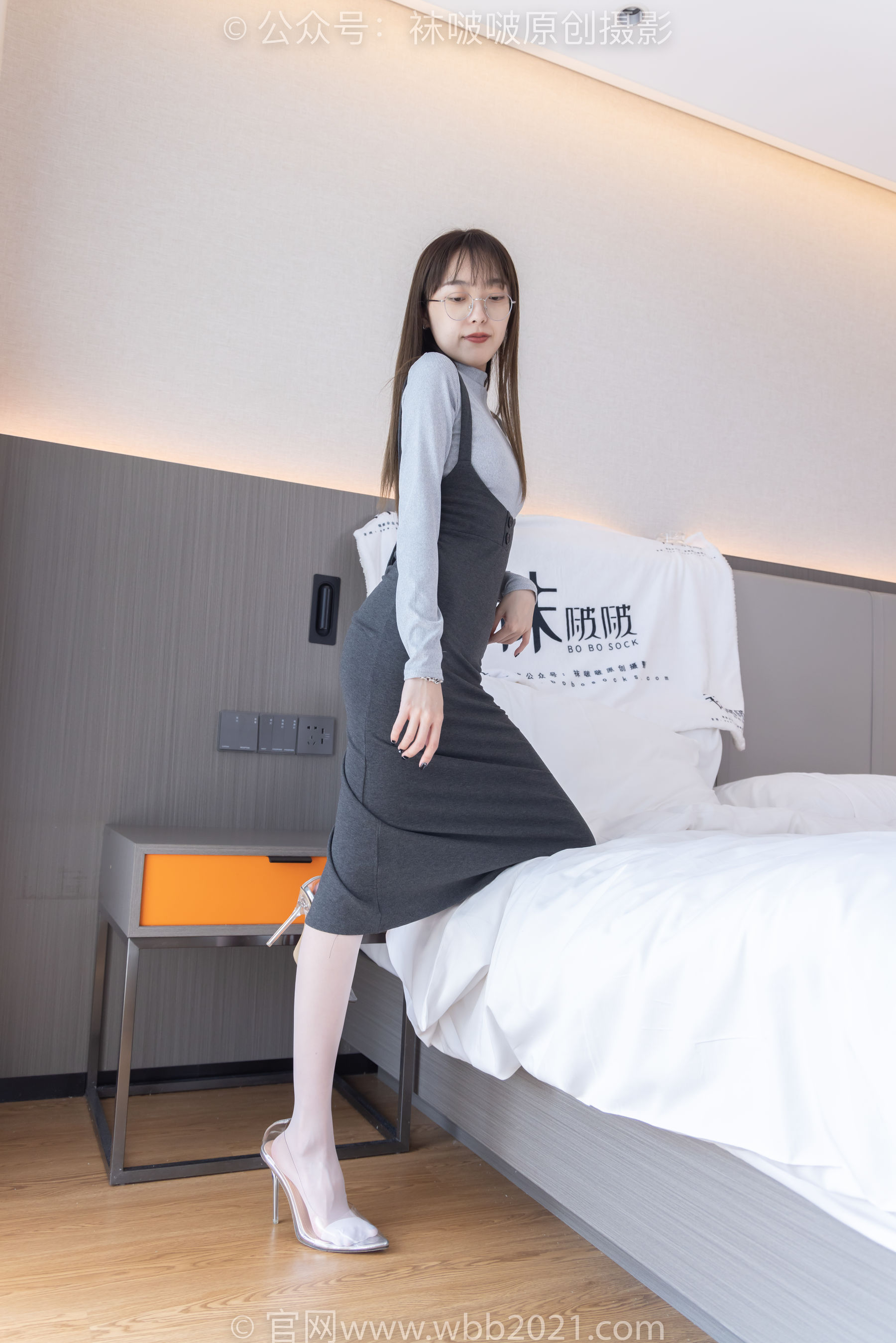 BoBoSocks袜啵啵 No.309 稚予 -两双高跟鞋、灰丝、白丝、裸足、踩奶油蛋糕剧情