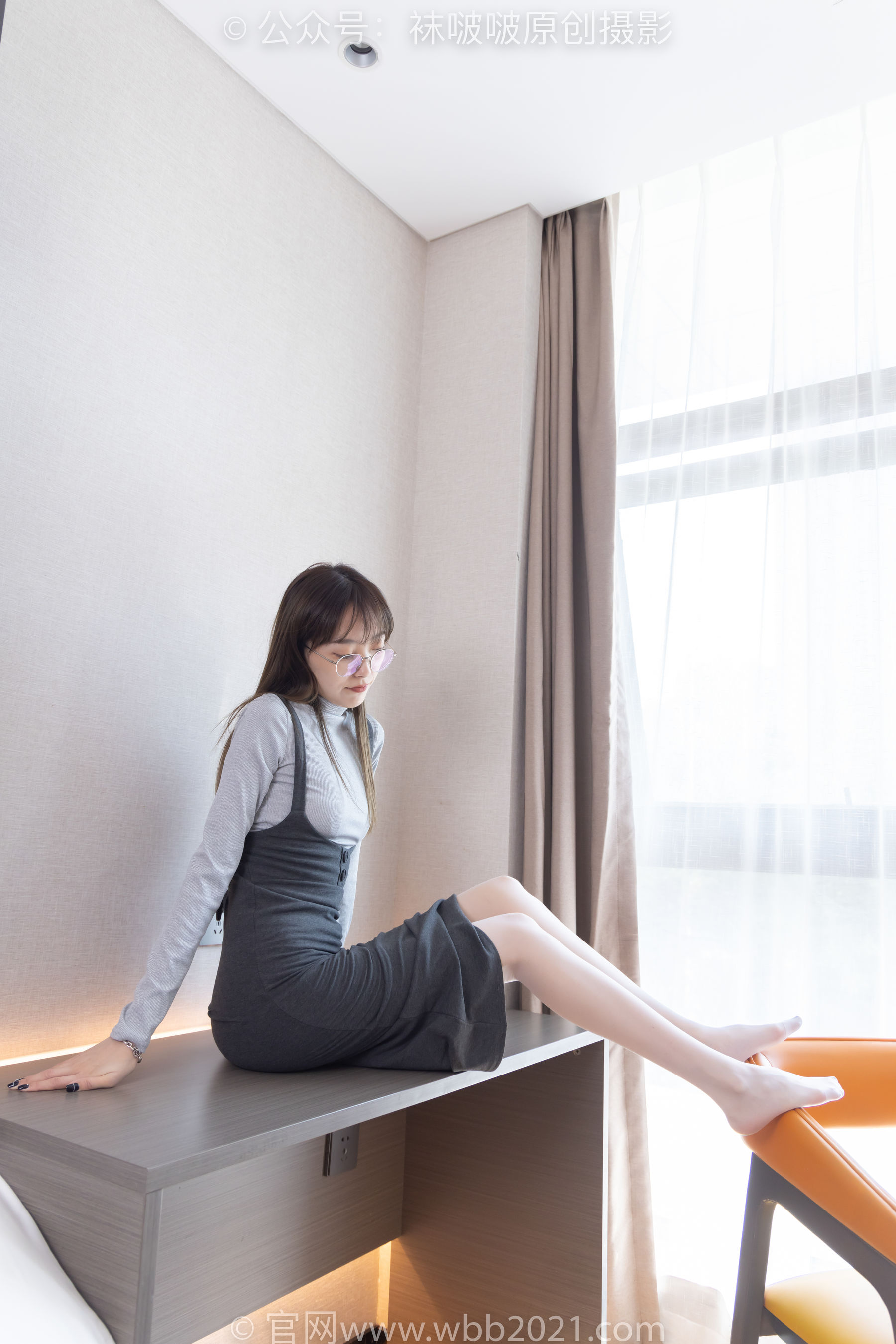 BoBoSocks袜啵啵 No.309 稚予 -两双高跟鞋、灰丝、白丝、裸足、踩奶油蛋糕剧情
