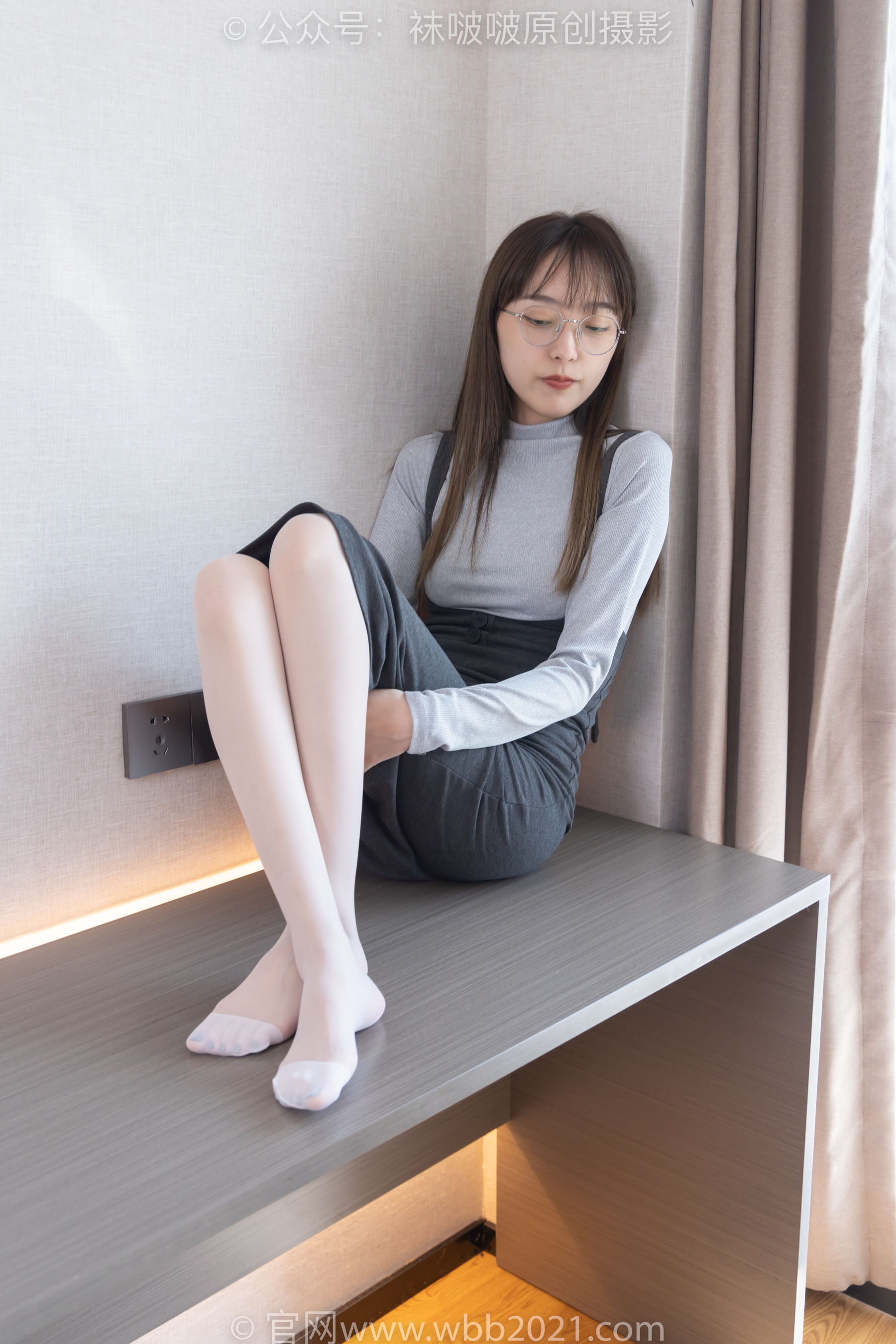 BoBoSocks袜啵啵 No.309 稚予 -两双高跟鞋、灰丝、白丝、裸足、踩奶油蛋糕剧情