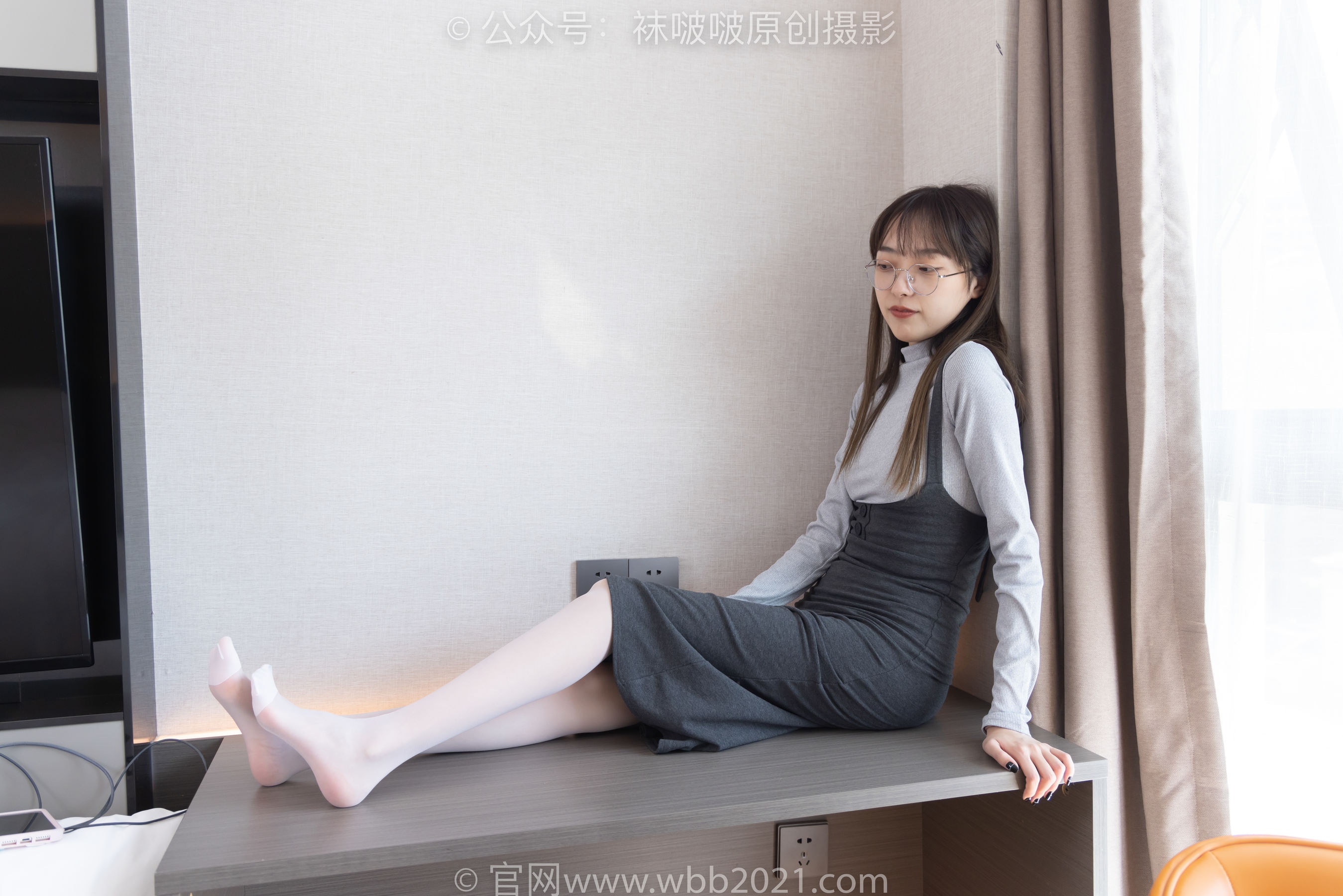BoBoSocks袜啵啵 No.309 稚予 -两双高跟鞋、灰丝、白丝、裸足、踩奶油蛋糕剧情
