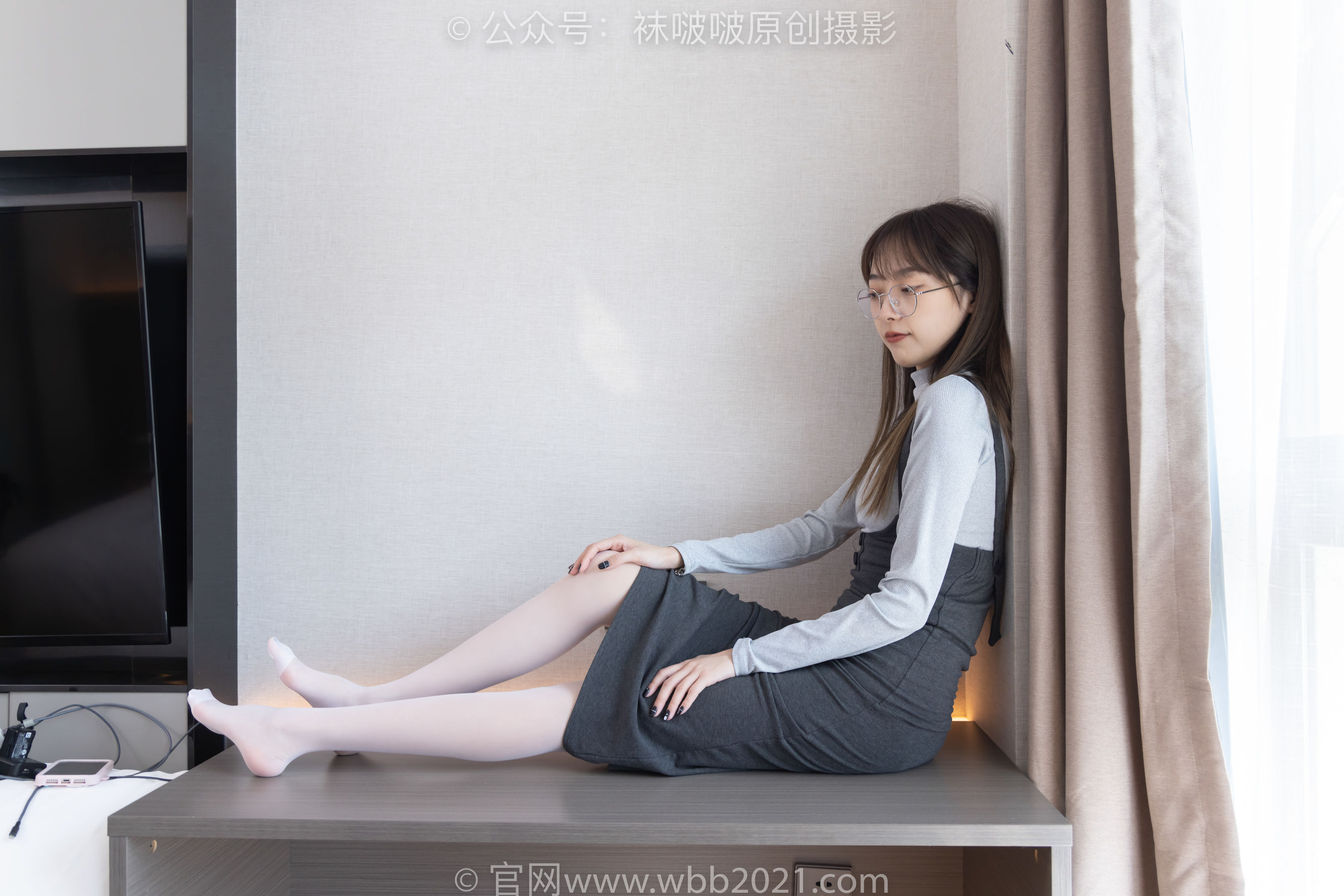 BoBoSocks袜啵啵 No.309 稚予 -两双高跟鞋、灰丝、白丝、裸足、踩奶油蛋糕剧情