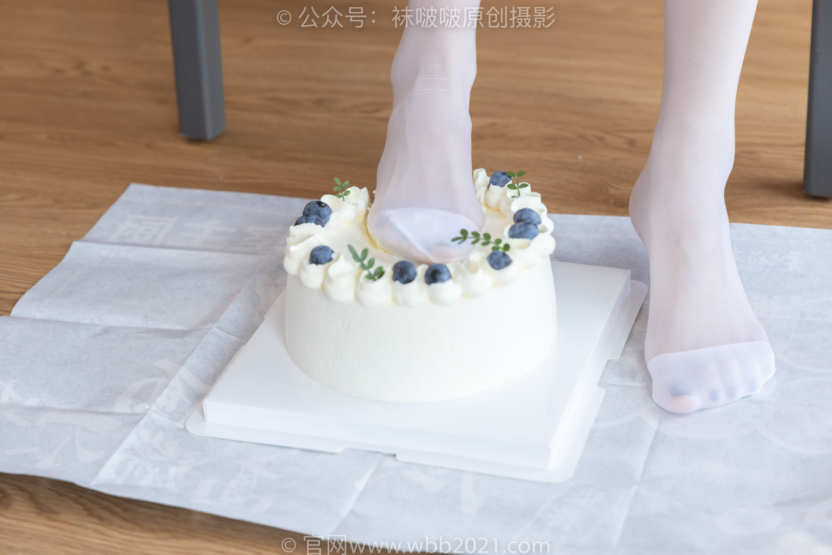 BoBoSocks袜啵啵 No.309 稚予 -两双高跟鞋、灰丝、白丝、裸足、踩奶油蛋糕剧情