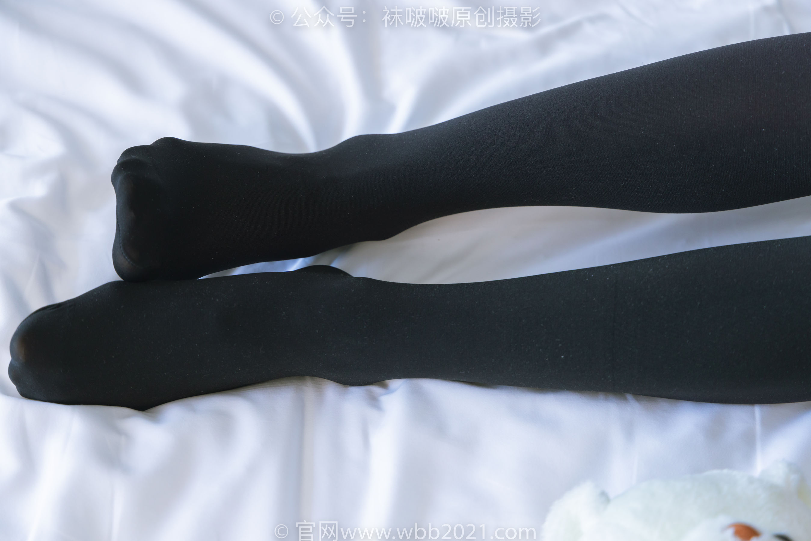 BoBoSocks袜啵啵 No.315 小沫 -平底鞋、厚黑丝、模特穿鞋及丝袜踩玩偶小熊剧情