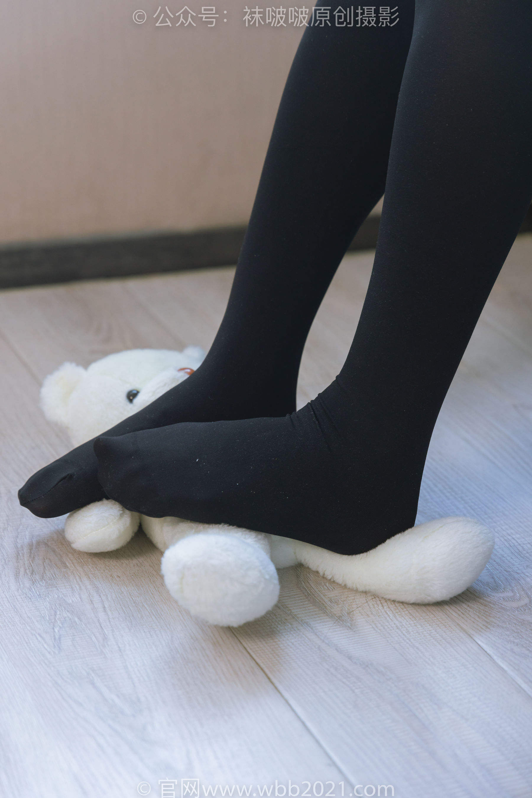 BoBoSocks袜啵啵 No.315 小沫 -平底鞋、厚黑丝、模特穿鞋及丝袜踩玩偶小熊剧情
