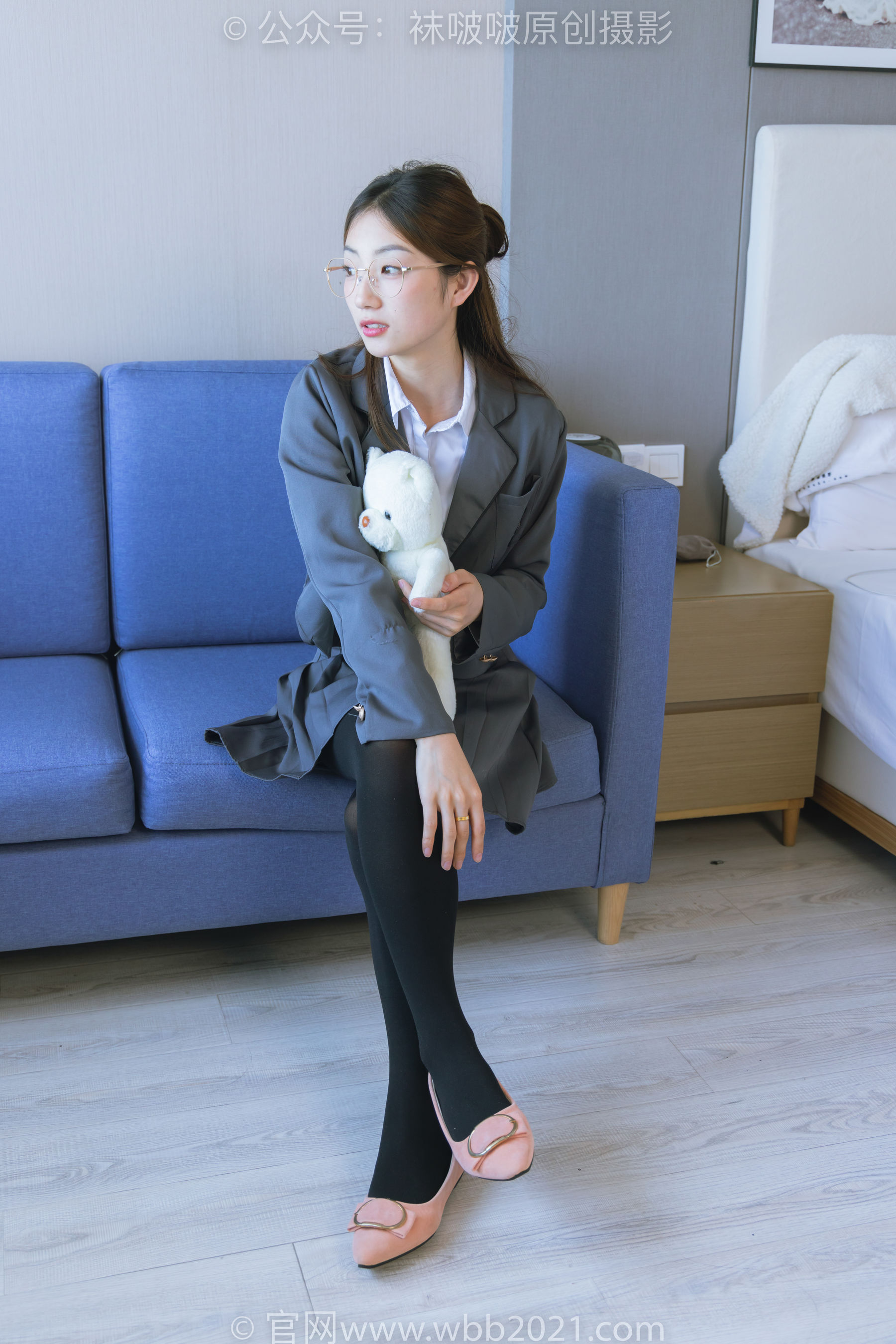 BoBoSocks袜啵啵 No.315 小沫 -平底鞋、厚黑丝、模特穿鞋及丝袜踩玩偶小熊剧情