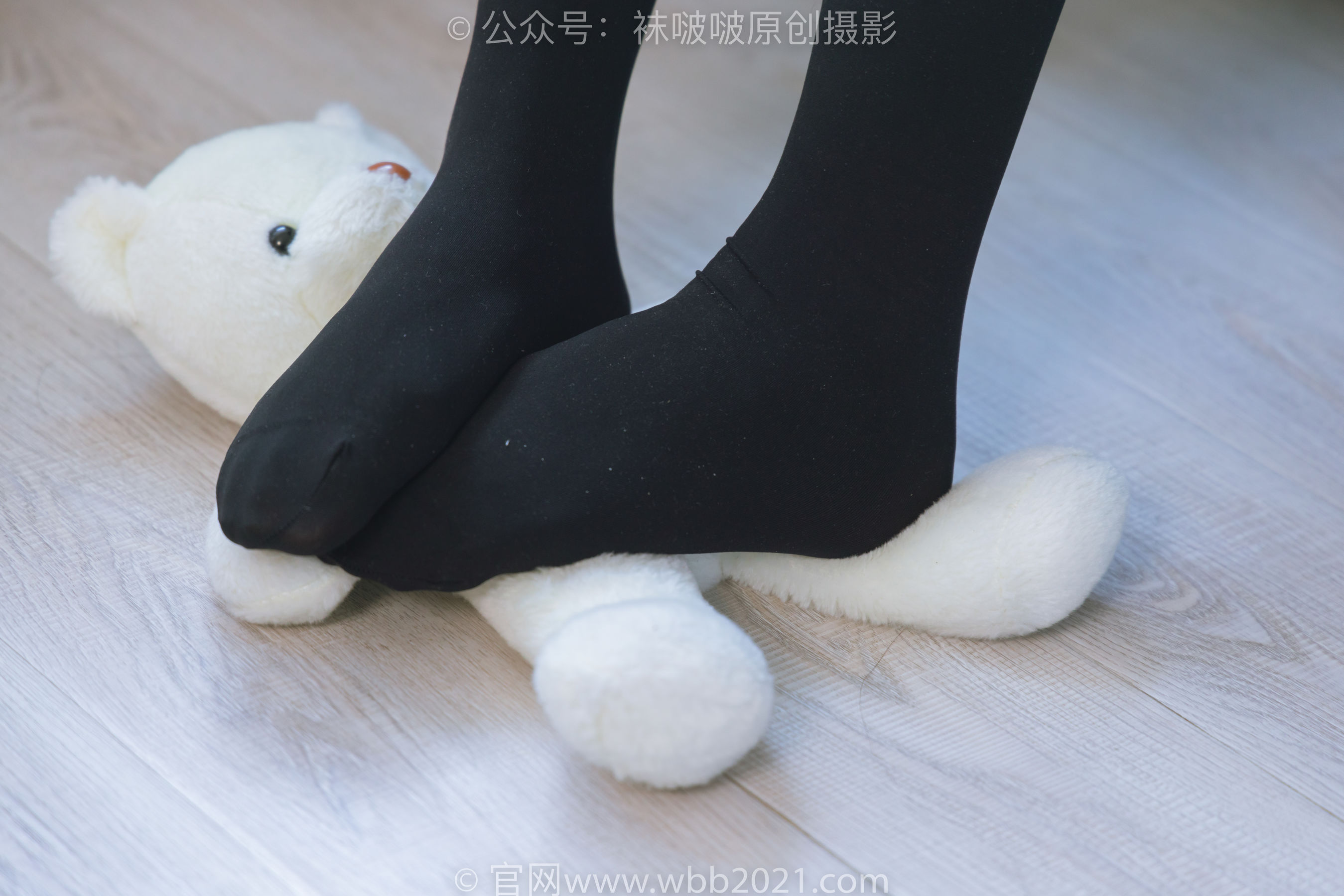 BoBoSocks袜啵啵 No.315 小沫 -平底鞋、厚黑丝、模特穿鞋及丝袜踩玩偶小熊剧情