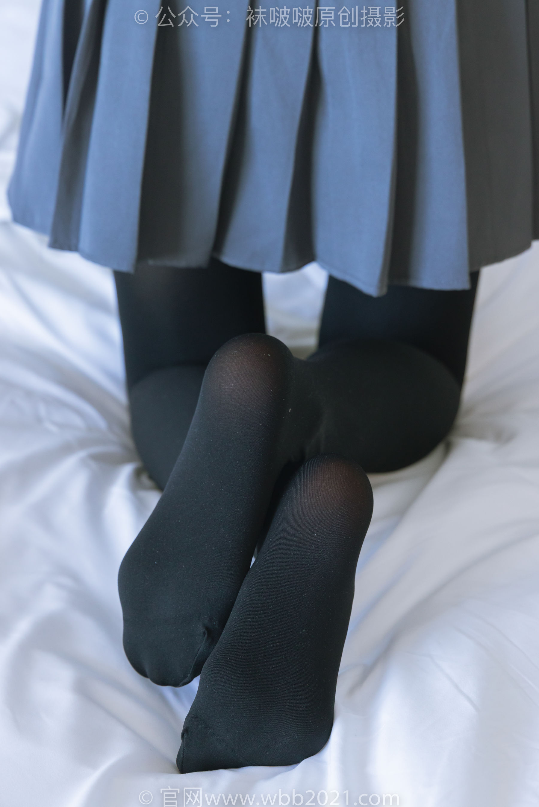 BoBoSocks袜啵啵 No.315 小沫 -平底鞋、厚黑丝、模特穿鞋及丝袜踩玩偶小熊剧情