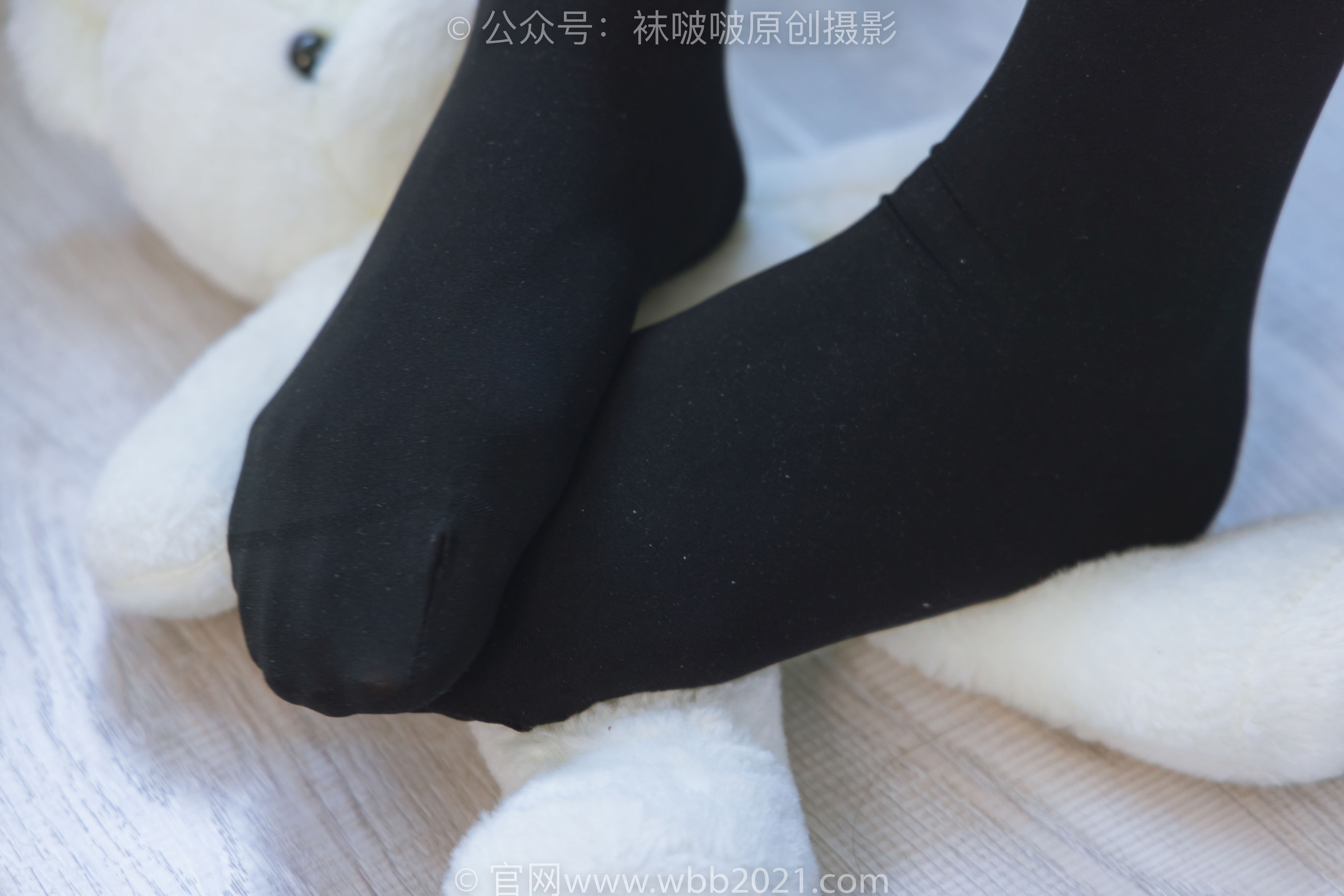 BoBoSocks袜啵啵 No.315 小沫 -平底鞋、厚黑丝、模特穿鞋及丝袜踩玩偶小熊剧情