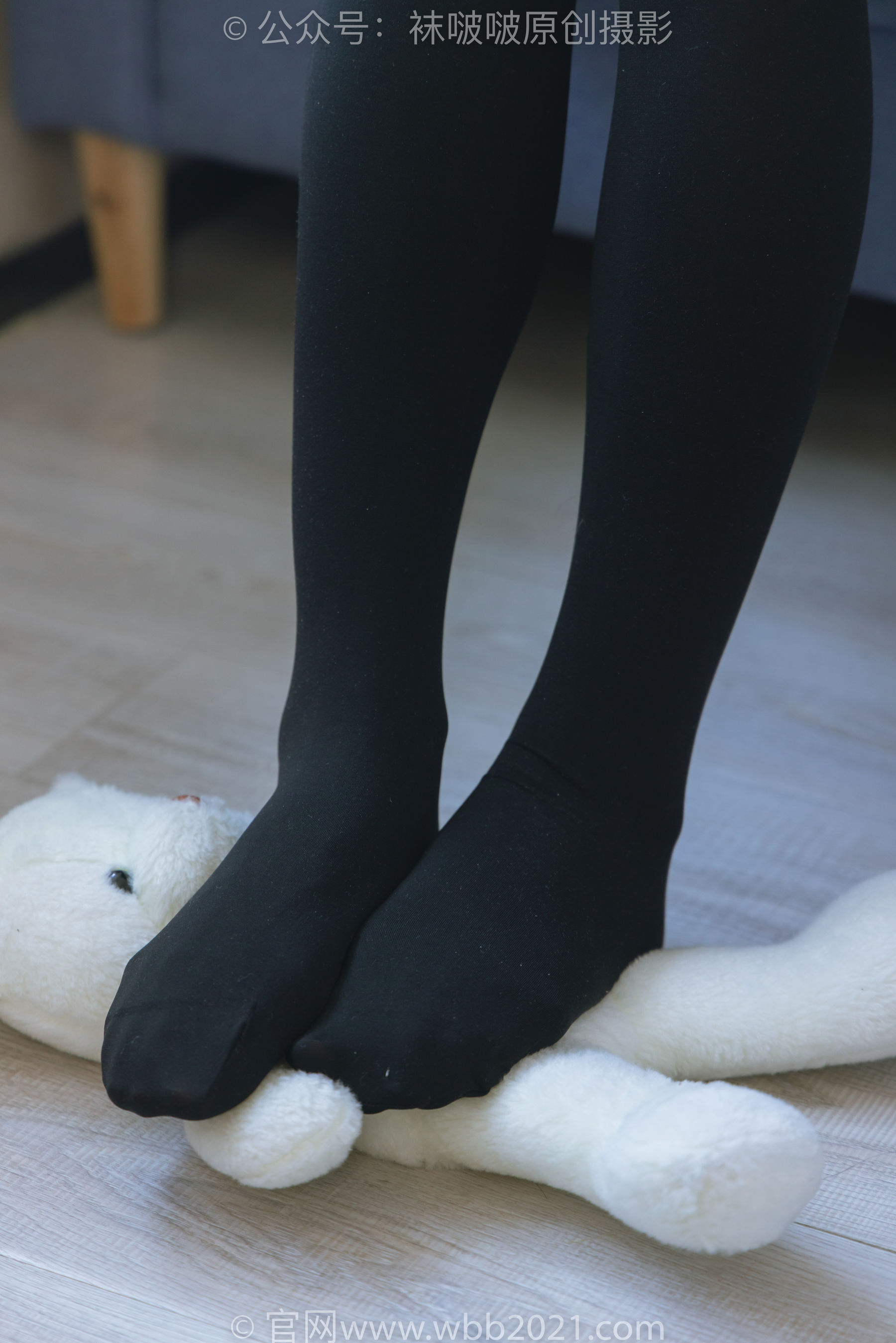 BoBoSocks袜啵啵 No.315 小沫 -平底鞋、厚黑丝、模特穿鞋及丝袜踩玩偶小熊剧情