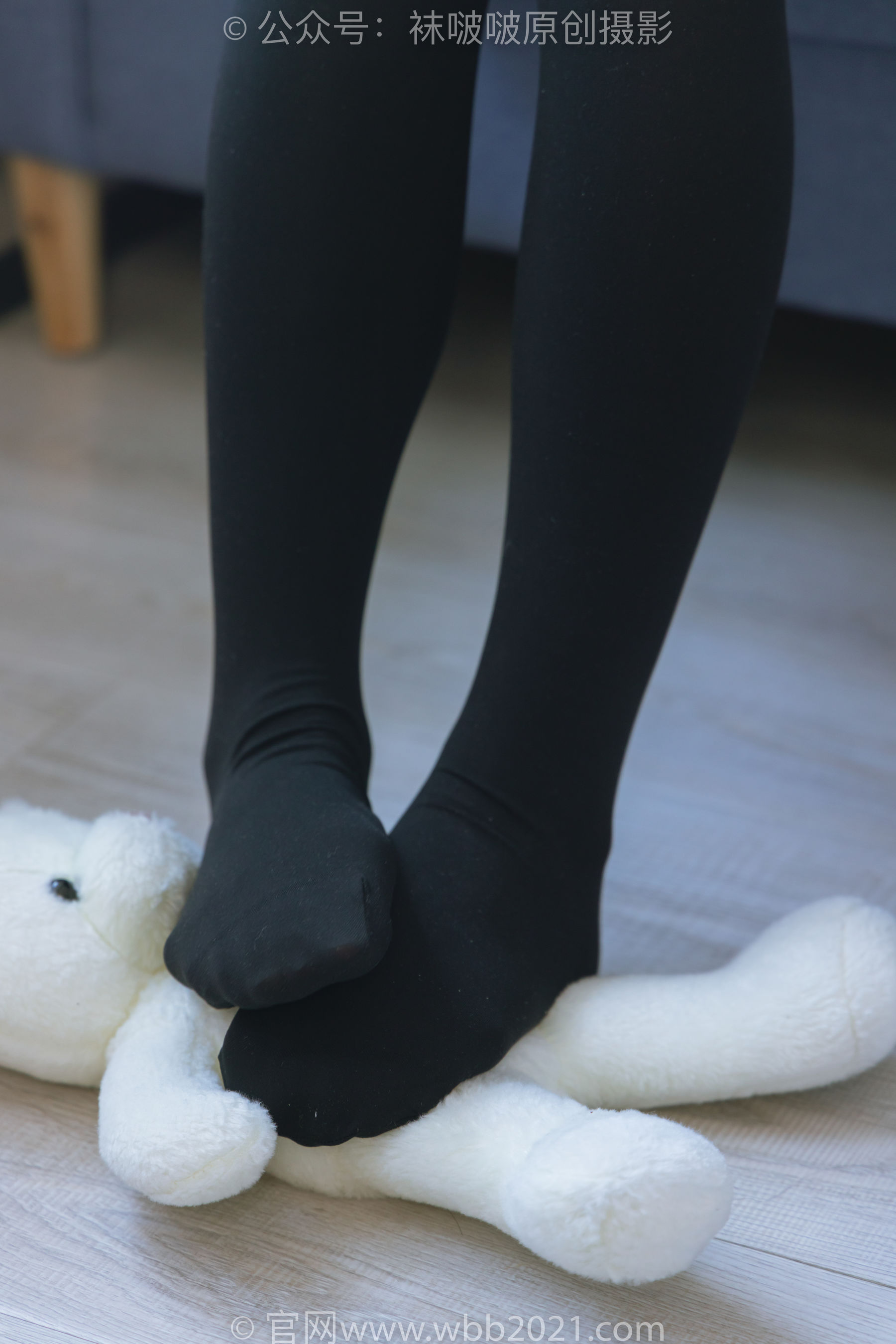 BoBoSocks袜啵啵 No.315 小沫 -平底鞋、厚黑丝、模特穿鞋及丝袜踩玩偶小熊剧情