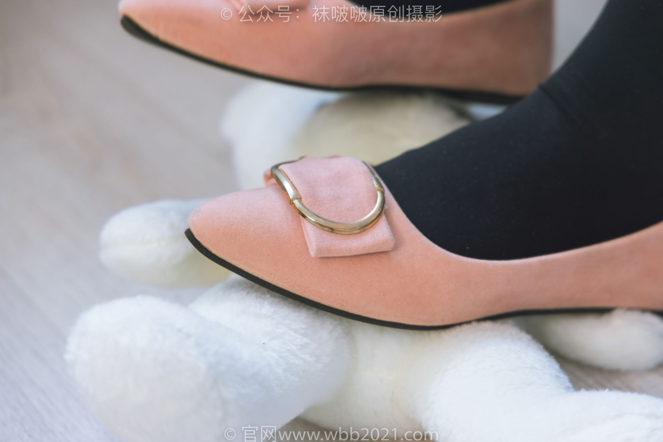 BoBoSocks袜啵啵 No.315 小沫 -平底鞋、厚黑丝、模特穿鞋及丝袜踩玩偶小熊剧情