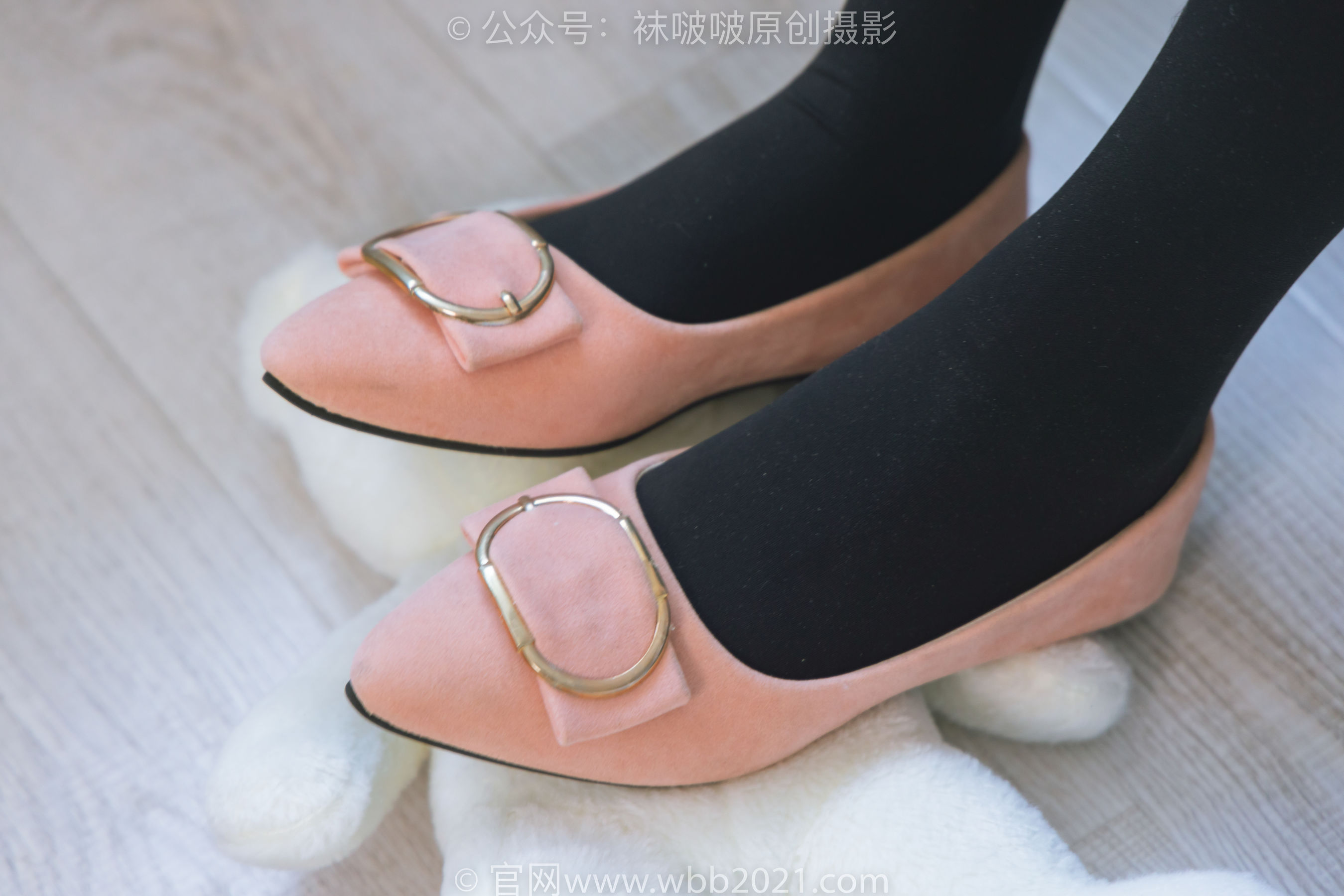 BoBoSocks袜啵啵 No.315 小沫 -平底鞋、厚黑丝、模特穿鞋及丝袜踩玩偶小熊剧情