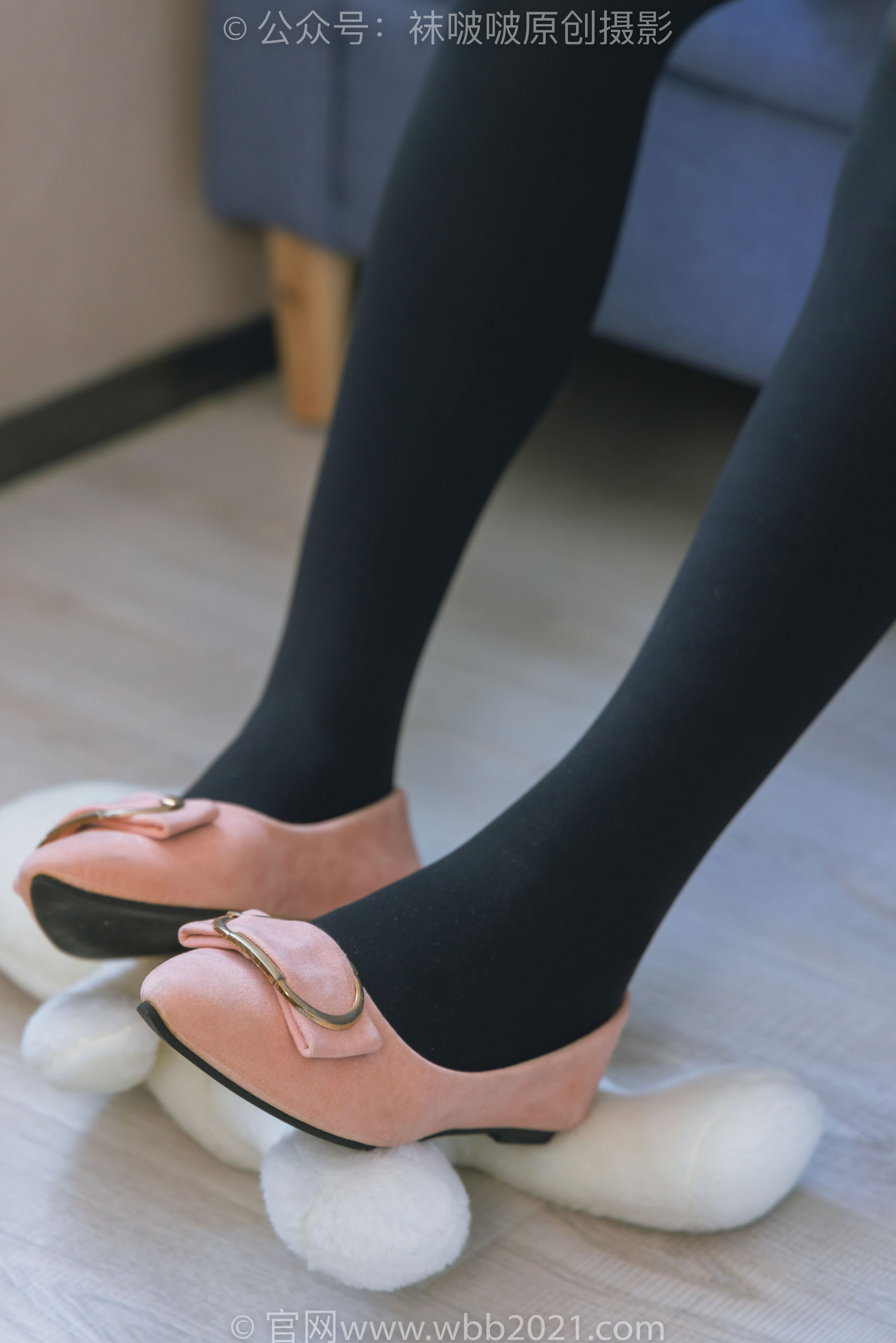 BoBoSocks袜啵啵 No.315 小沫 -平底鞋、厚黑丝、模特穿鞋及丝袜踩玩偶小熊剧情