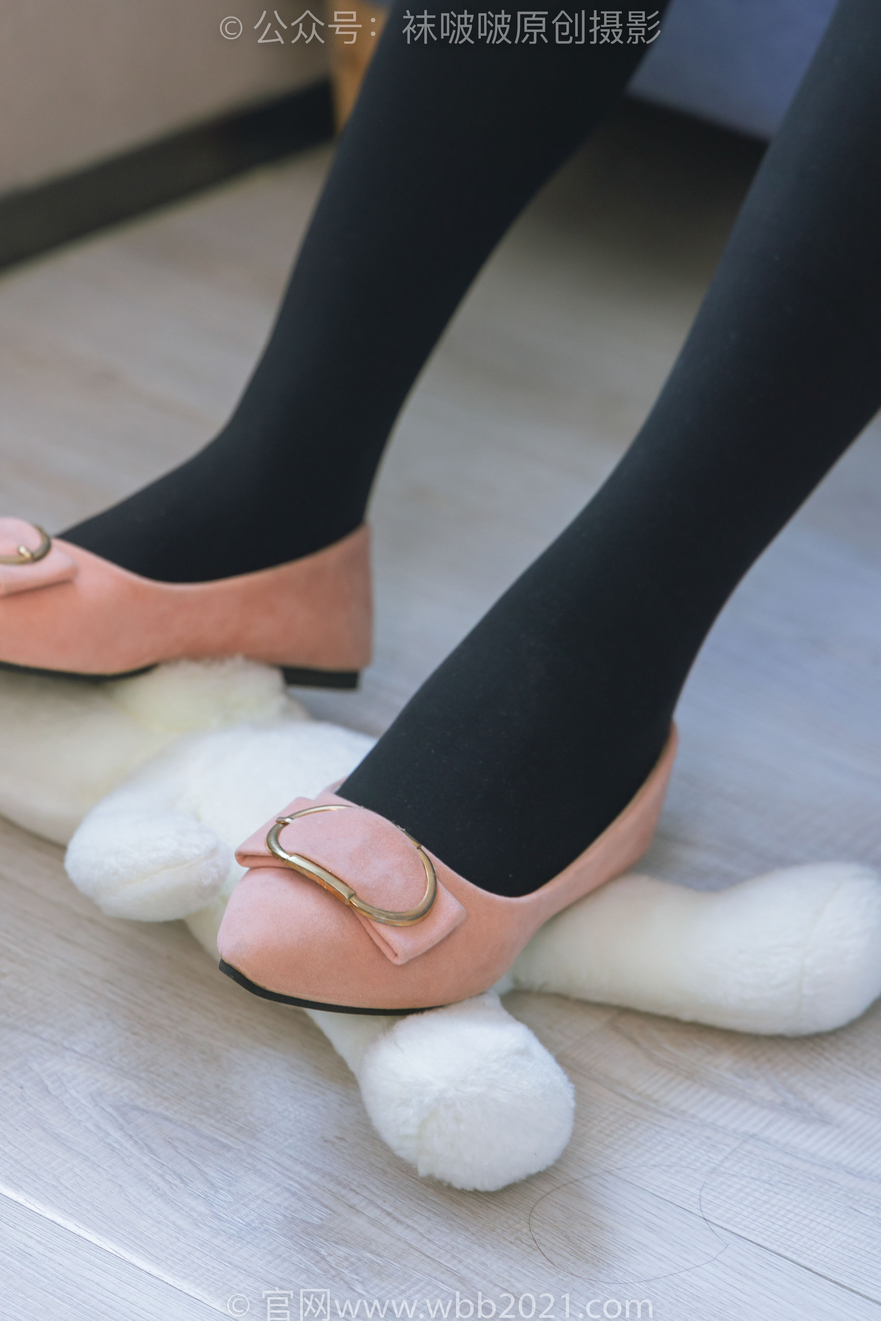 BoBoSocks袜啵啵 No.315 小沫 -平底鞋、厚黑丝、模特穿鞋及丝袜踩玩偶小熊剧情