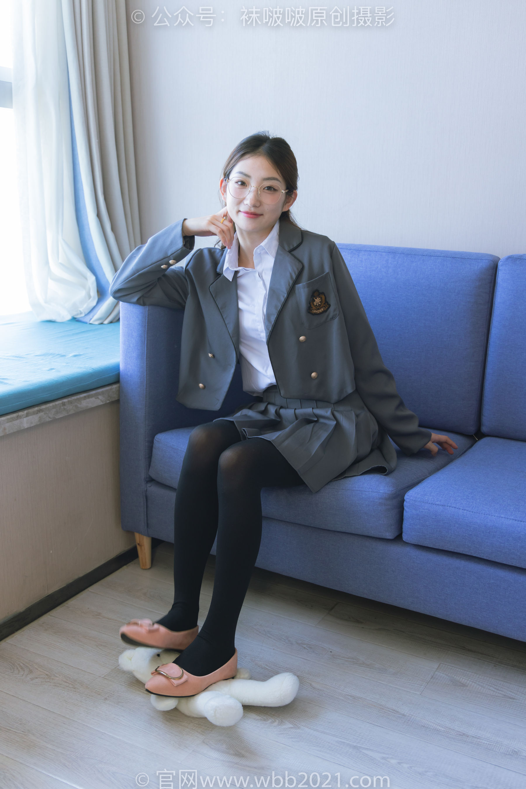 BoBoSocks袜啵啵 No.315 小沫 -平底鞋、厚黑丝、模特穿鞋及丝袜踩玩偶小熊剧情