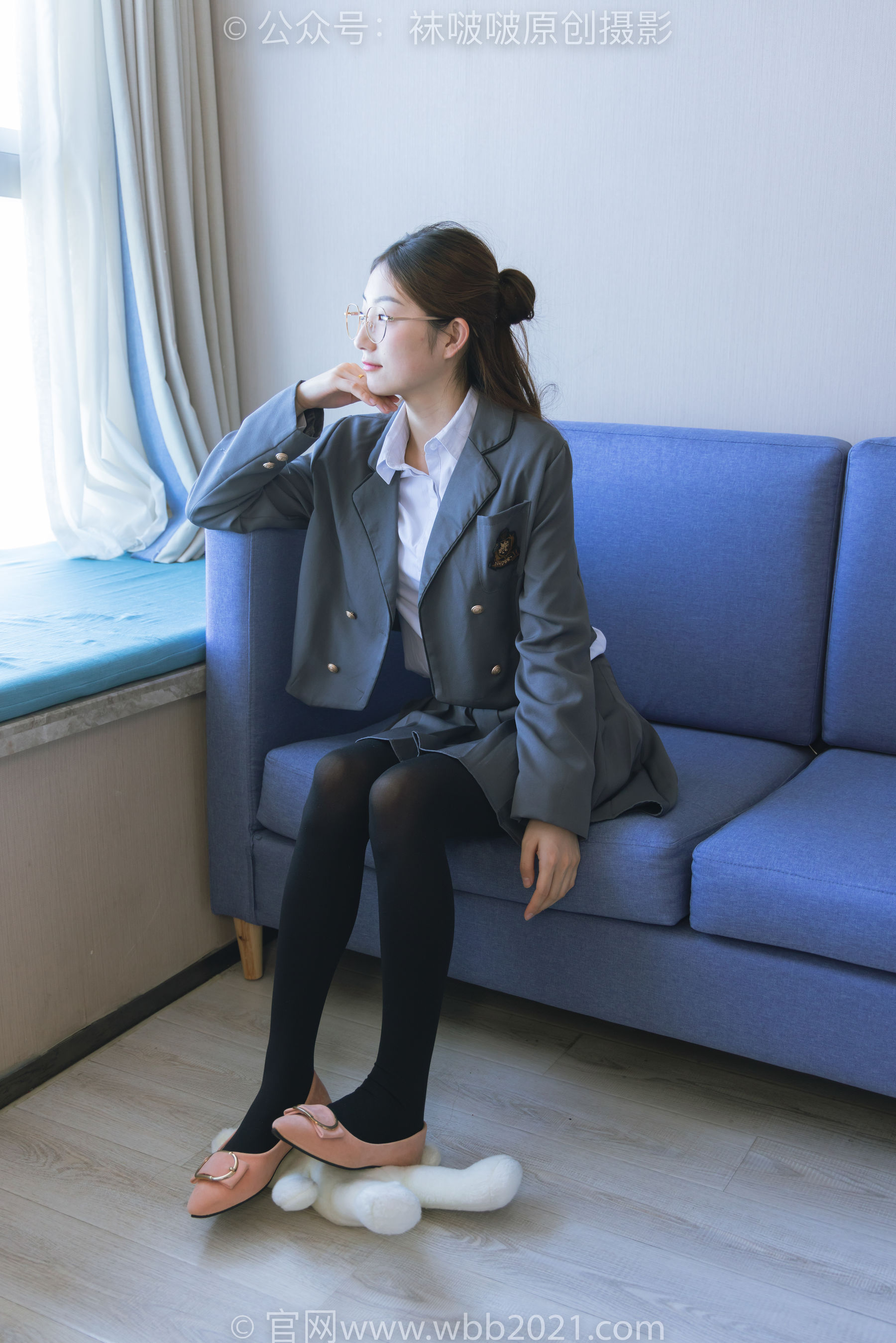 BoBoSocks袜啵啵 No.315 小沫 -平底鞋、厚黑丝、模特穿鞋及丝袜踩玩偶小熊剧情