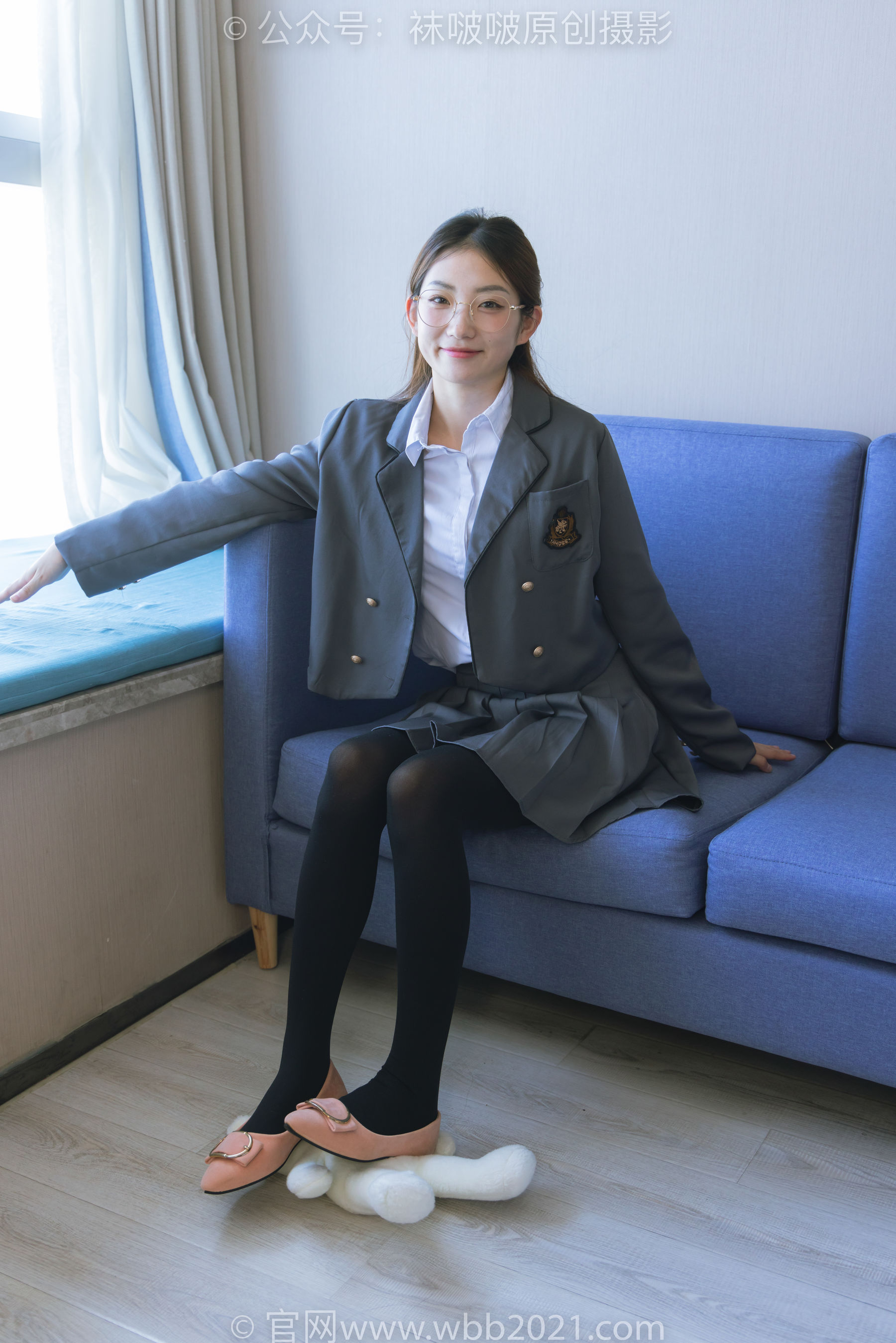 BoBoSocks袜啵啵 No.315 小沫 -平底鞋、厚黑丝、模特穿鞋及丝袜踩玩偶小熊剧情
