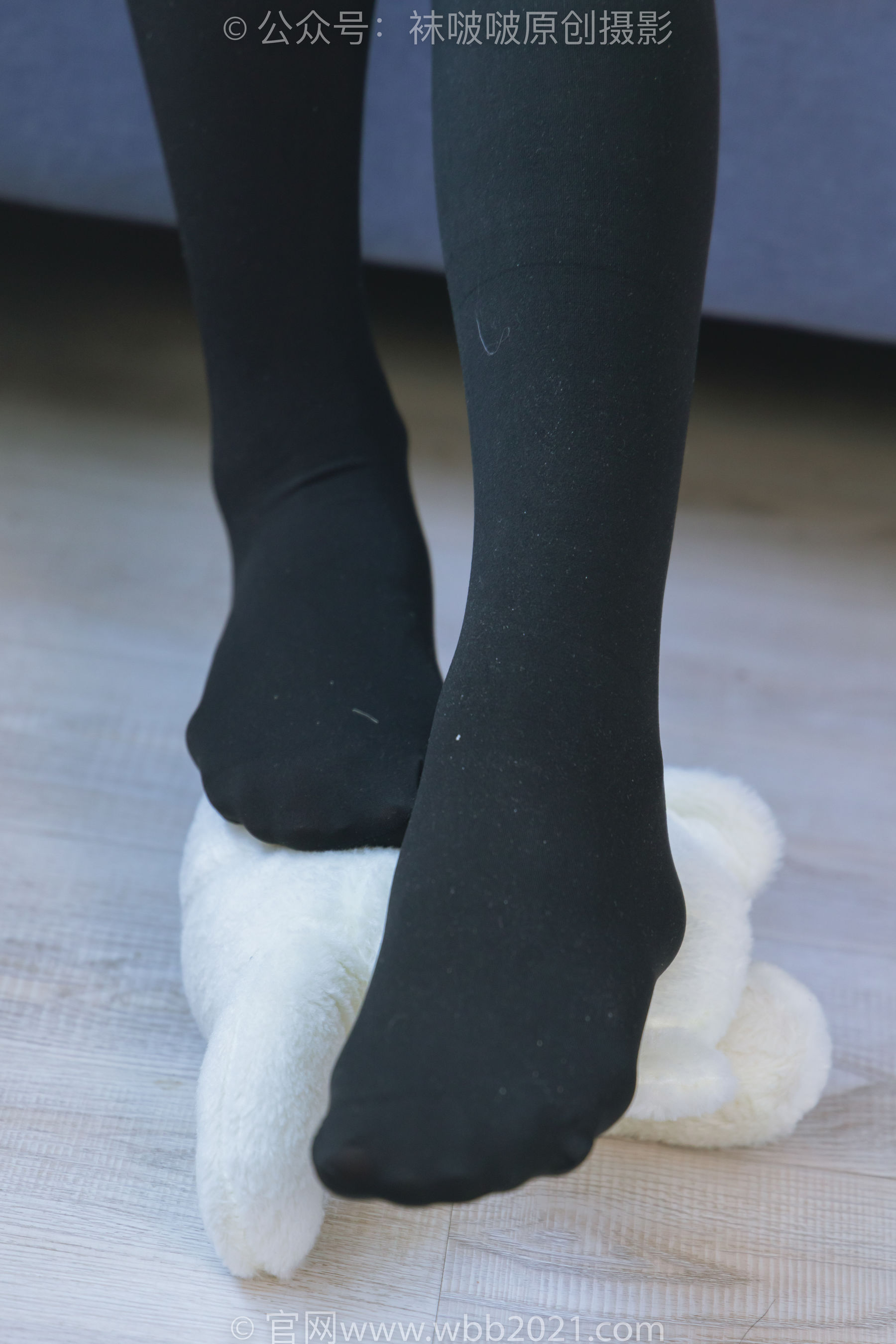 BoBoSocks袜啵啵 No.315 小沫 -平底鞋、厚黑丝、模特穿鞋及丝袜踩玩偶小熊剧情