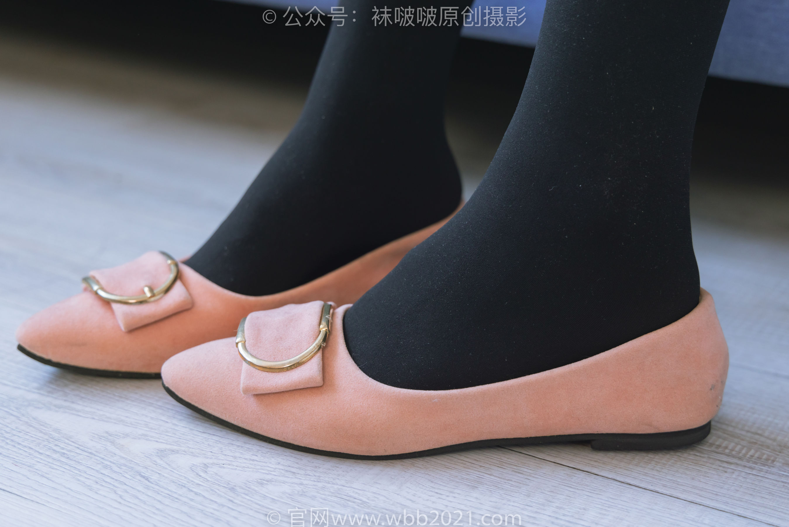BoBoSocks袜啵啵 No.315 小沫 -平底鞋、厚黑丝、模特穿鞋及丝袜踩玩偶小熊剧情