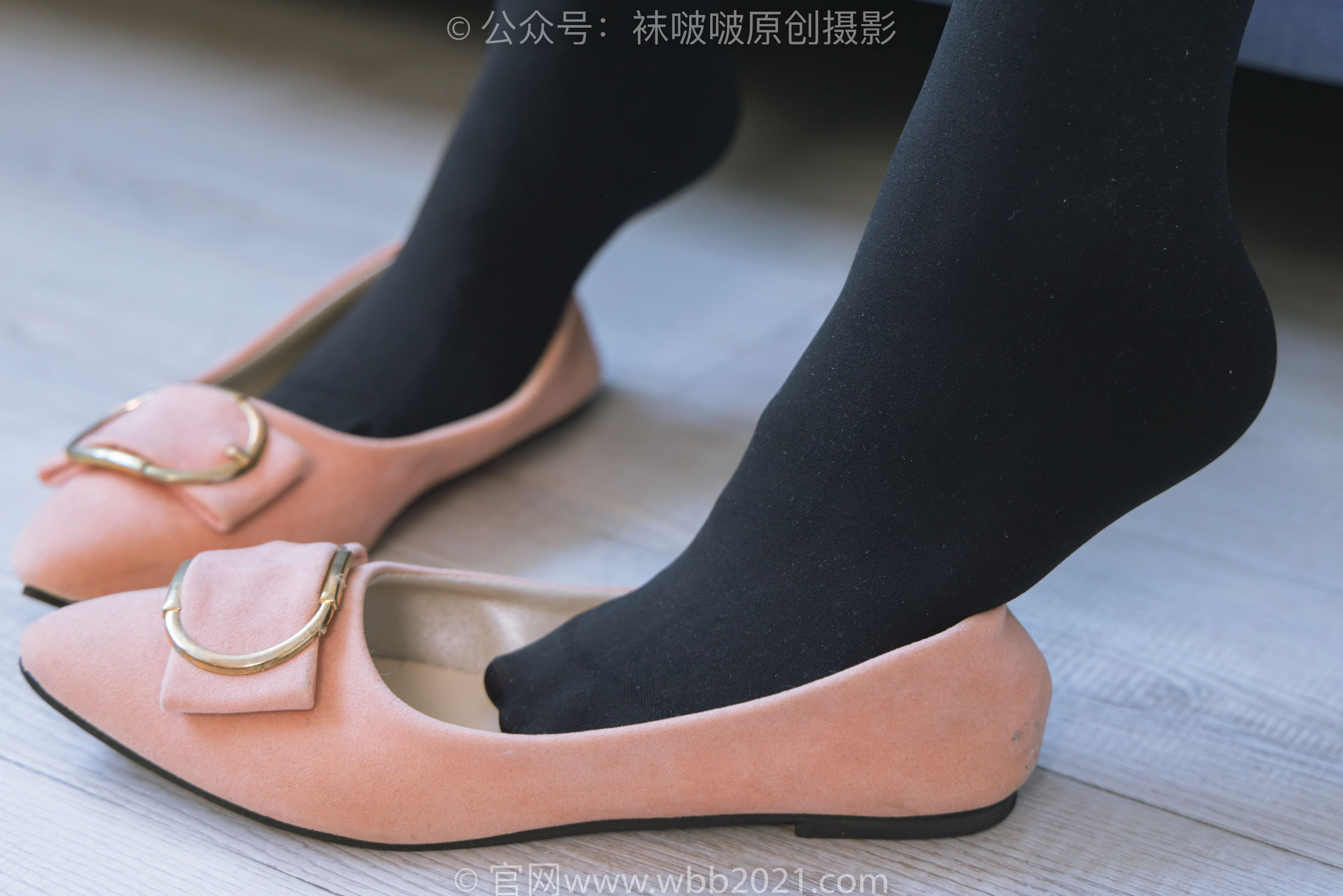 BoBoSocks袜啵啵 No.315 小沫 -平底鞋、厚黑丝、模特穿鞋及丝袜踩玩偶小熊剧情