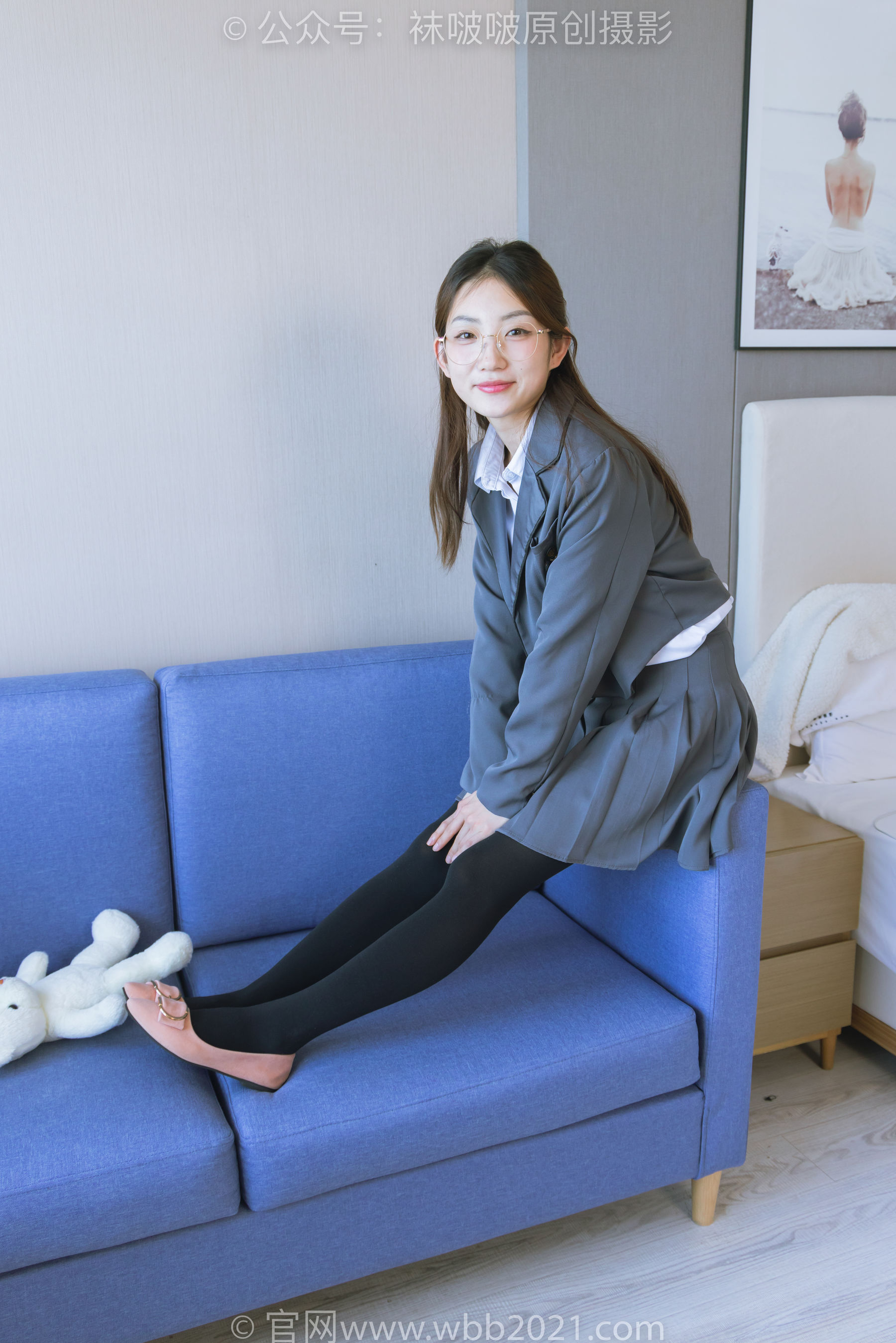 BoBoSocks袜啵啵 No.315 小沫 -平底鞋、厚黑丝、模特穿鞋及丝袜踩玩偶小熊剧情