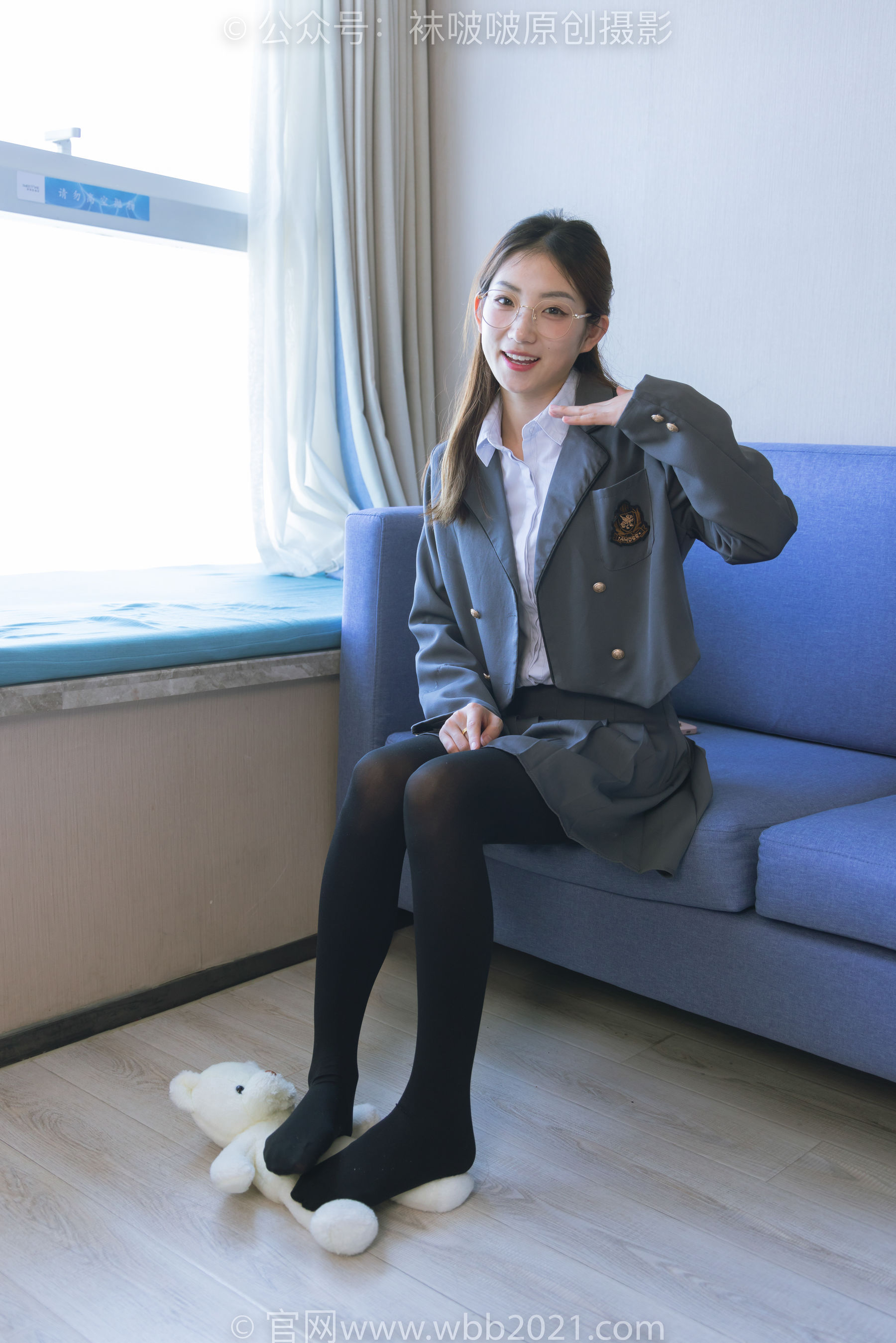 BoBoSocks袜啵啵 No.315 小沫 -平底鞋、厚黑丝、模特穿鞋及丝袜踩玩偶小熊剧情