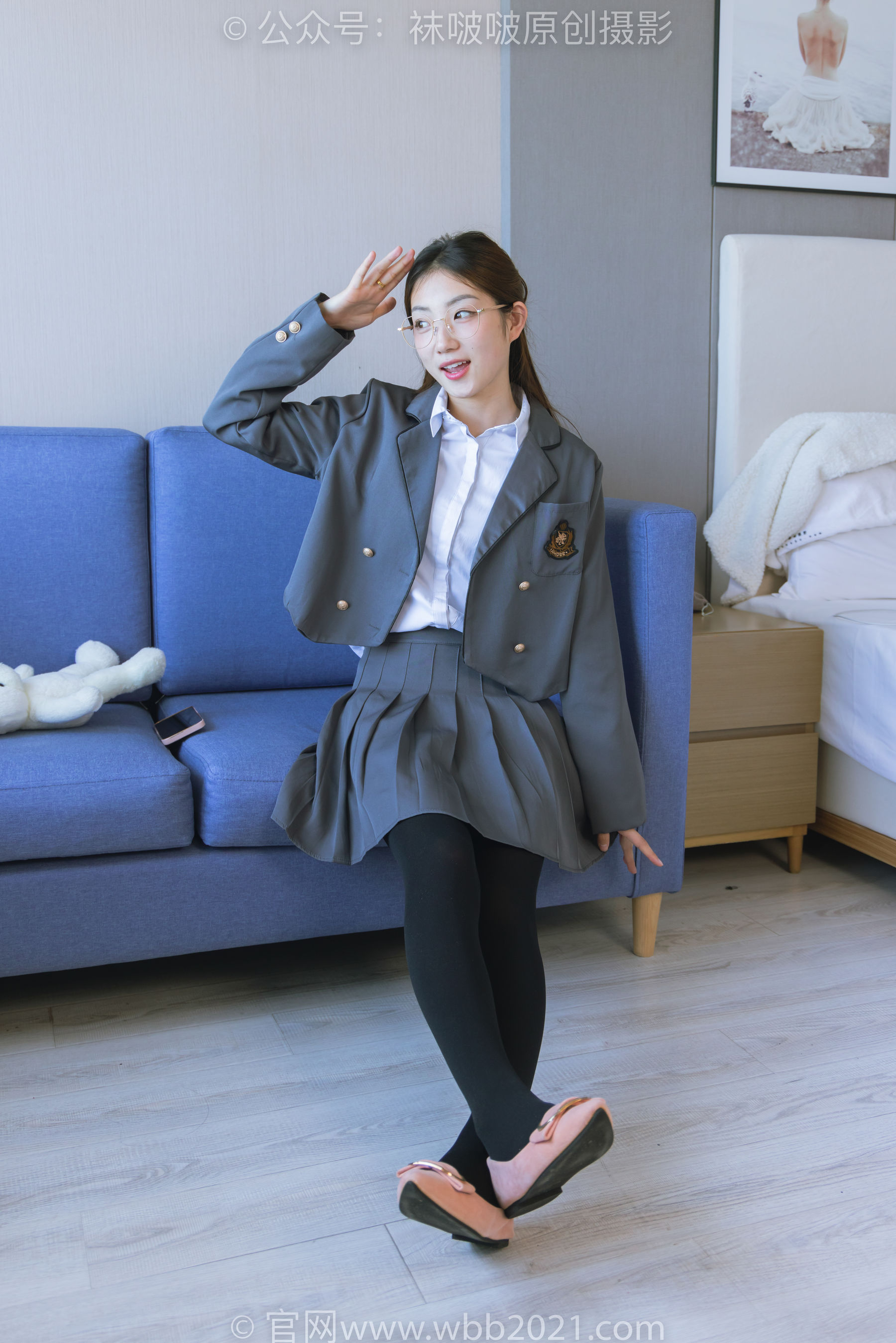 BoBoSocks袜啵啵 No.315 小沫 -平底鞋、厚黑丝、模特穿鞋及丝袜踩玩偶小熊剧情
