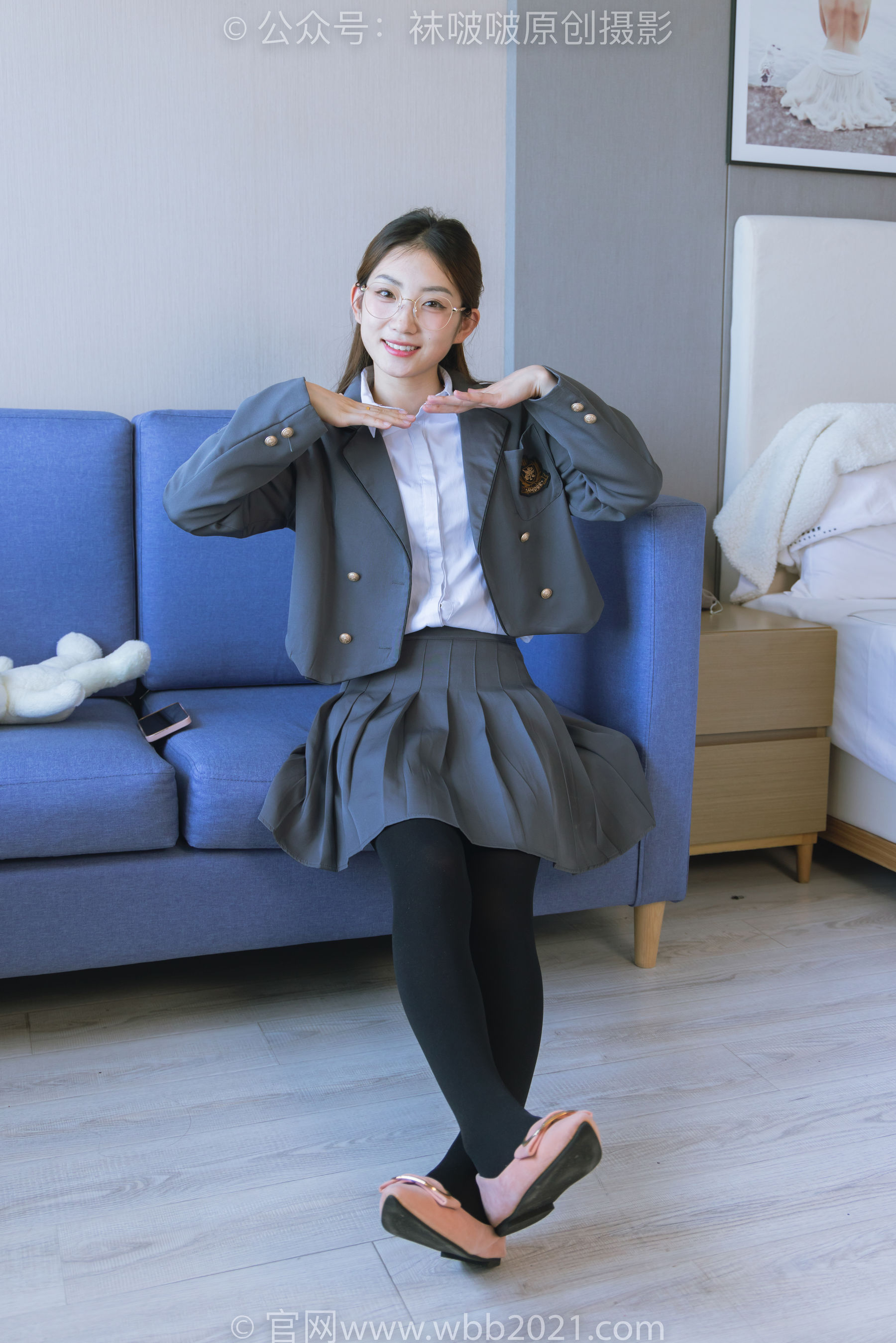 BoBoSocks袜啵啵 No.315 小沫 -平底鞋、厚黑丝、模特穿鞋及丝袜踩玩偶小熊剧情
